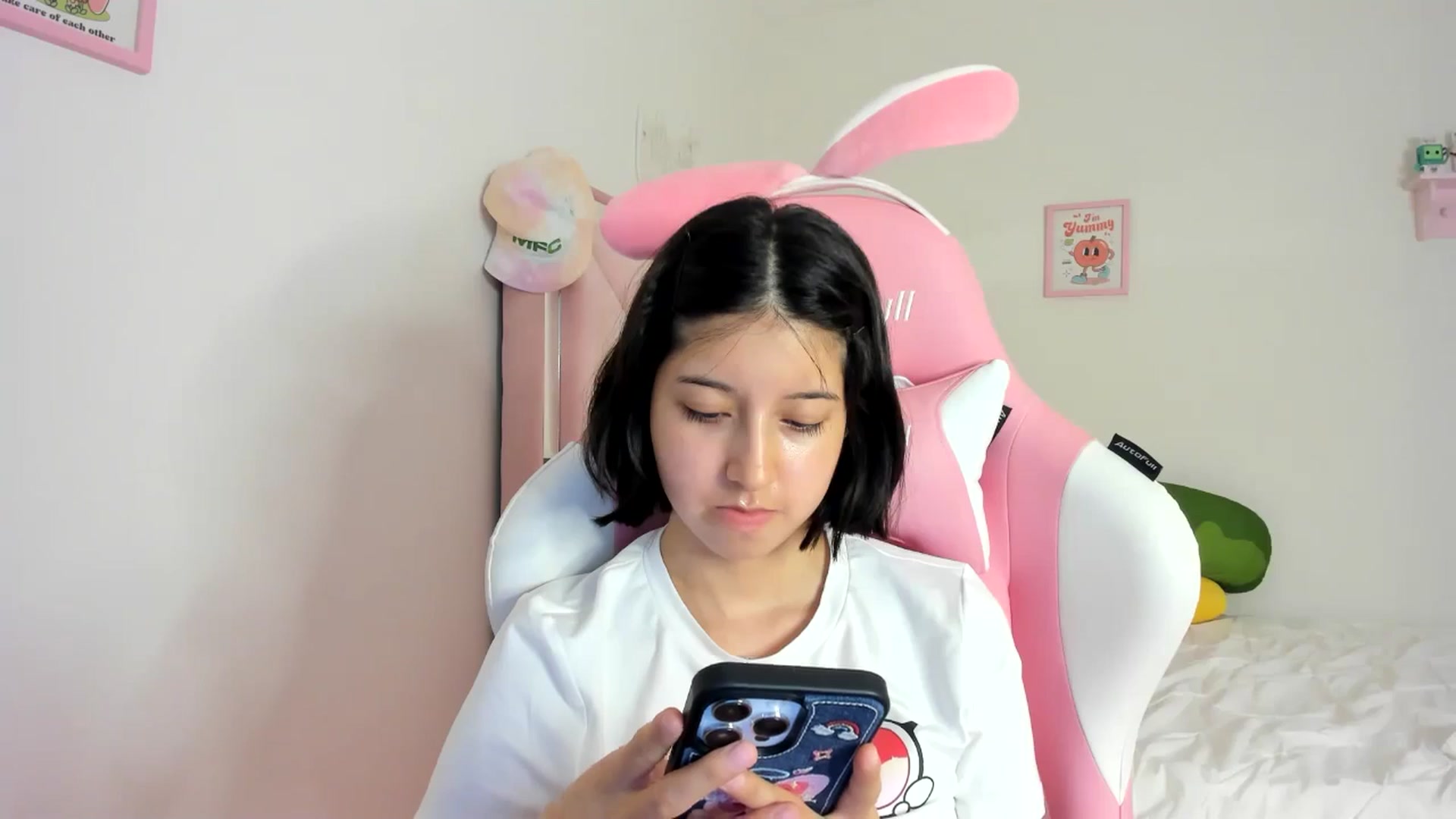 Gallery image thumbnail from Cherrycute666's myfreecams stream on, 06/02/2024, 08:22 image 7 of 20