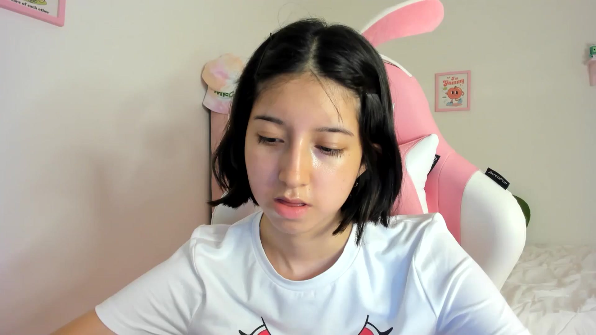 Gallery image thumbnail from Cherrycute666's myfreecams stream on, 06/02/2024, 08:22 image 2 of 20
