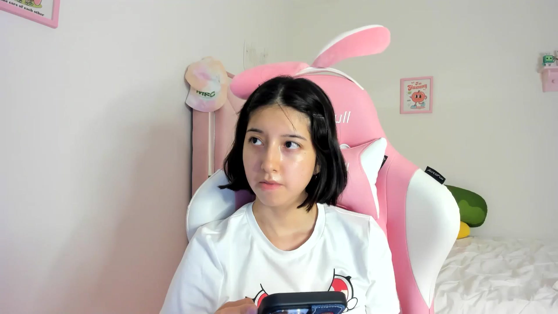 Gallery image thumbnail from Cherrycute666's myfreecams stream on, 06/02/2024, 08:22 image 6 of 20