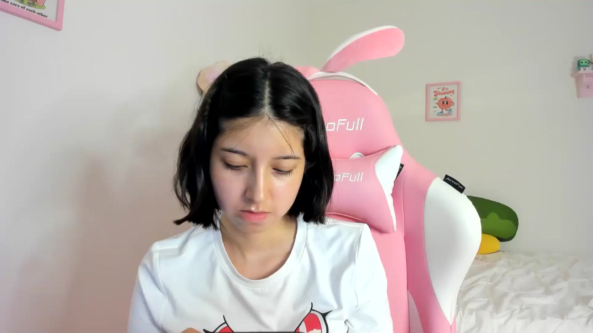 Gallery image thumbnail from Cherrycute666's myfreecams stream on, 06/02/2024, 08:22 image 12 of 20