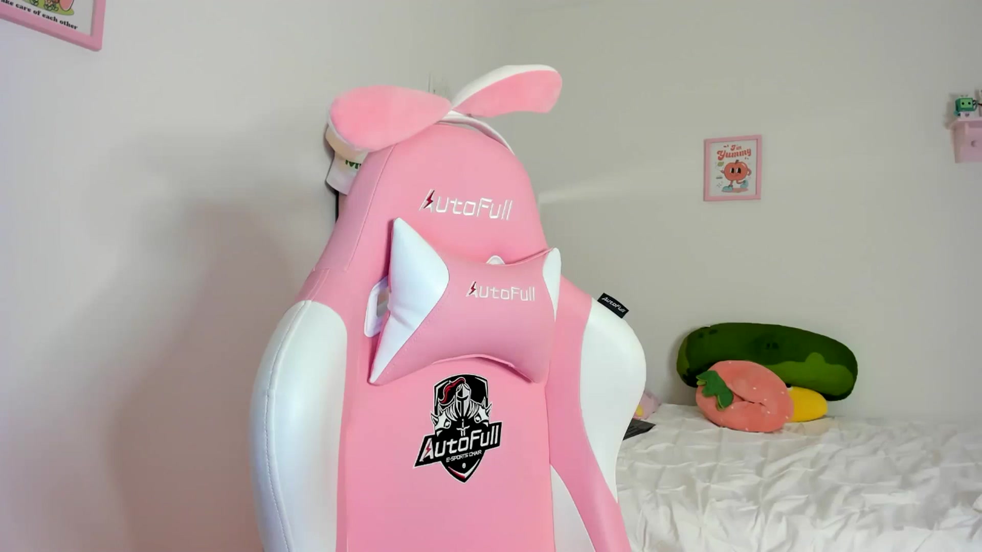 Gallery image thumbnail from Cherrycute666's myfreecams stream on, 06/02/2024, 08:22 image 15 of 20
