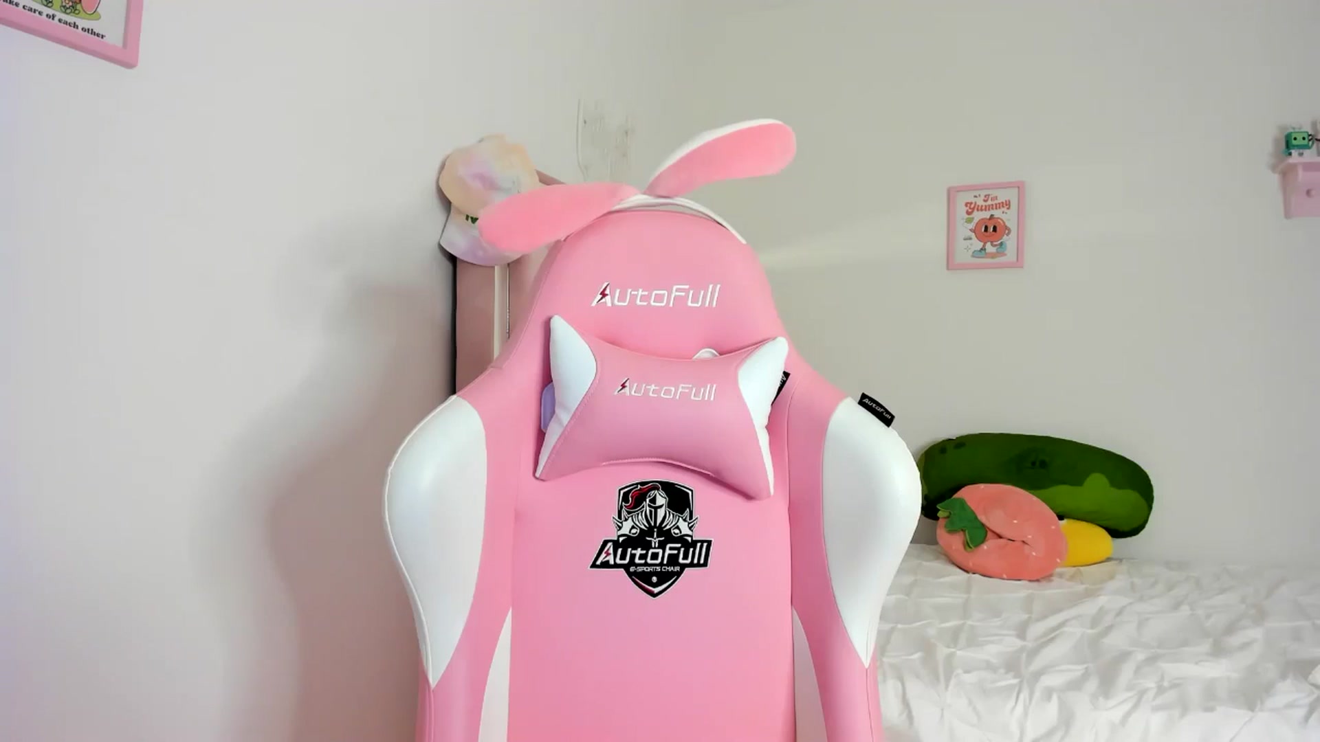 Gallery image thumbnail from Cherrycute666's myfreecams stream on, 06/02/2024, 08:22 image 18 of 20