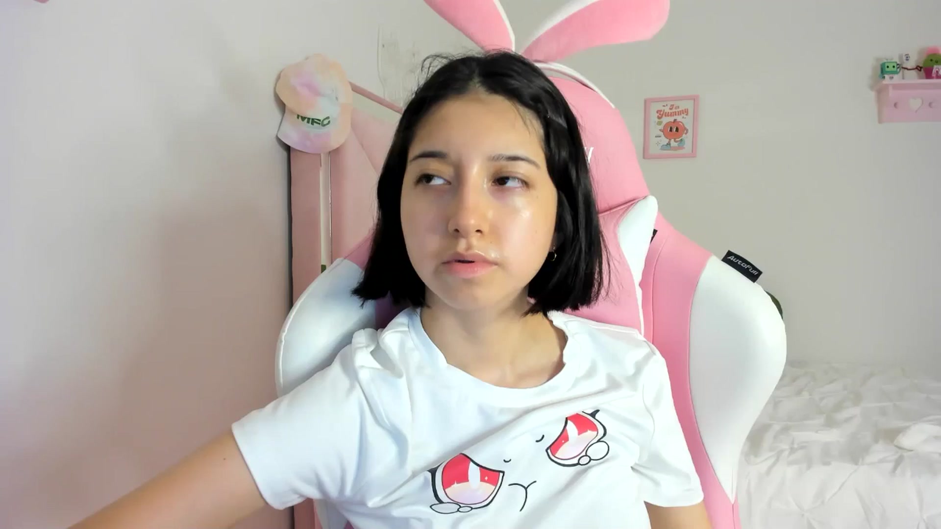 Gallery image thumbnail from Cherrycute666's myfreecams stream on, 06/02/2024, 11:30 image 4 of 20