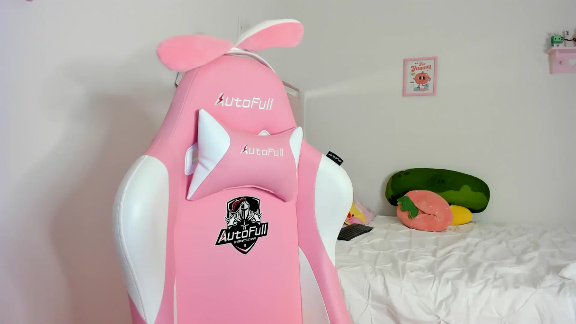 Gallery image thumbnail from Cherrycute666's myfreecams stream on, 06/02/2024, 11:30 image 2 of 20
