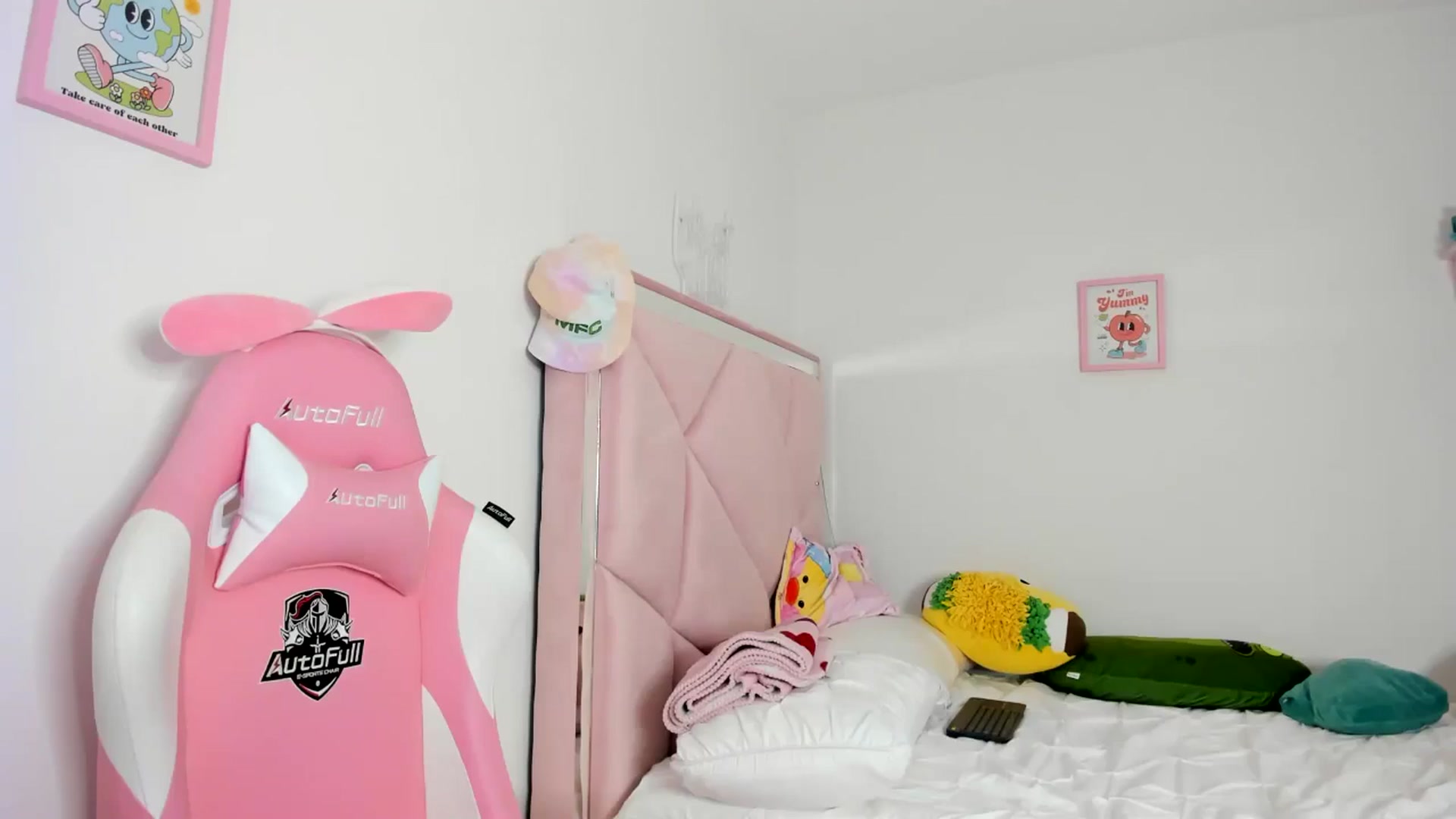 Gallery image thumbnail from Cherrycute666's myfreecams stream on, 06/03/2024, 07:42 image 20 of 20