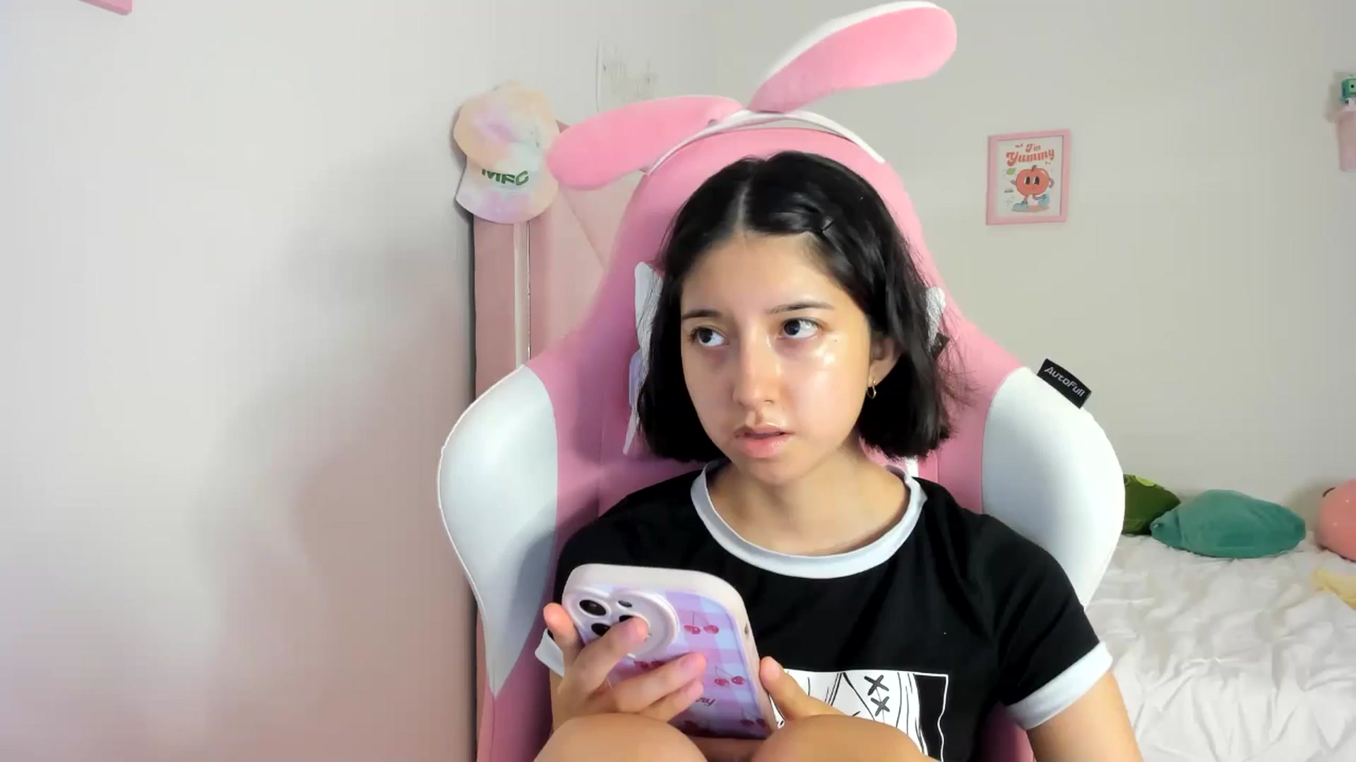 Gallery image thumbnail from Cherrycute666's myfreecams stream on, 06/03/2024, 08:21 image 19 of 20