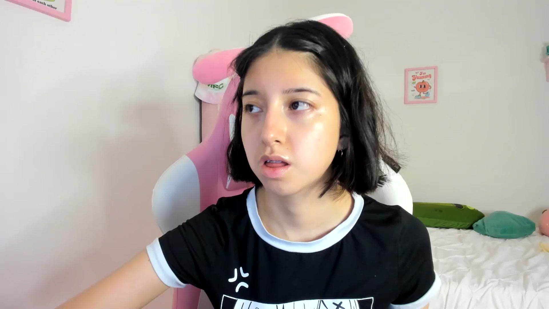 Gallery image thumbnail from Cherrycute666's myfreecams stream on, 06/03/2024, 08:21 image 4 of 20