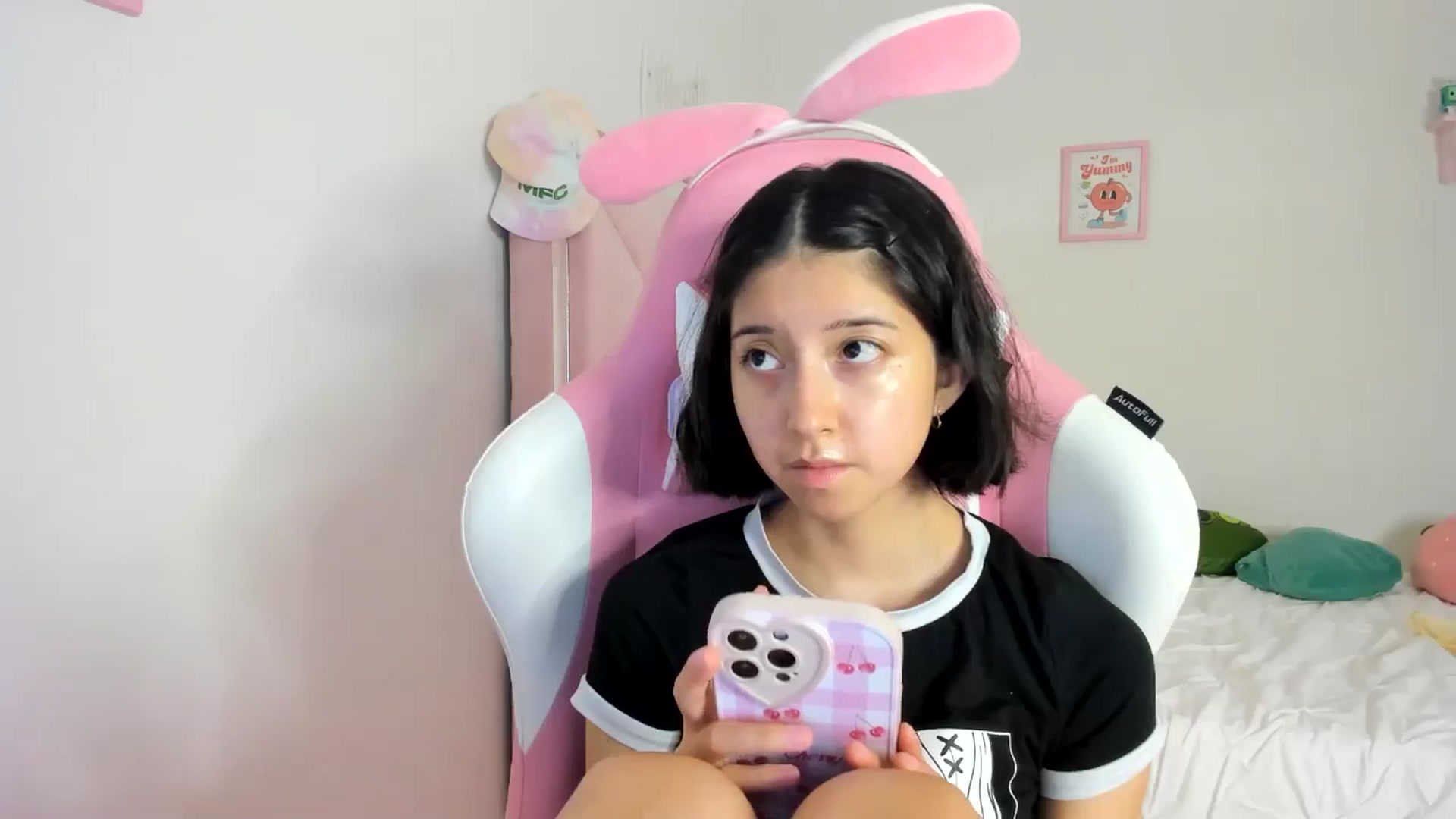 Gallery image thumbnail from Cherrycute666's myfreecams stream on, 06/03/2024, 08:21 image 18 of 20