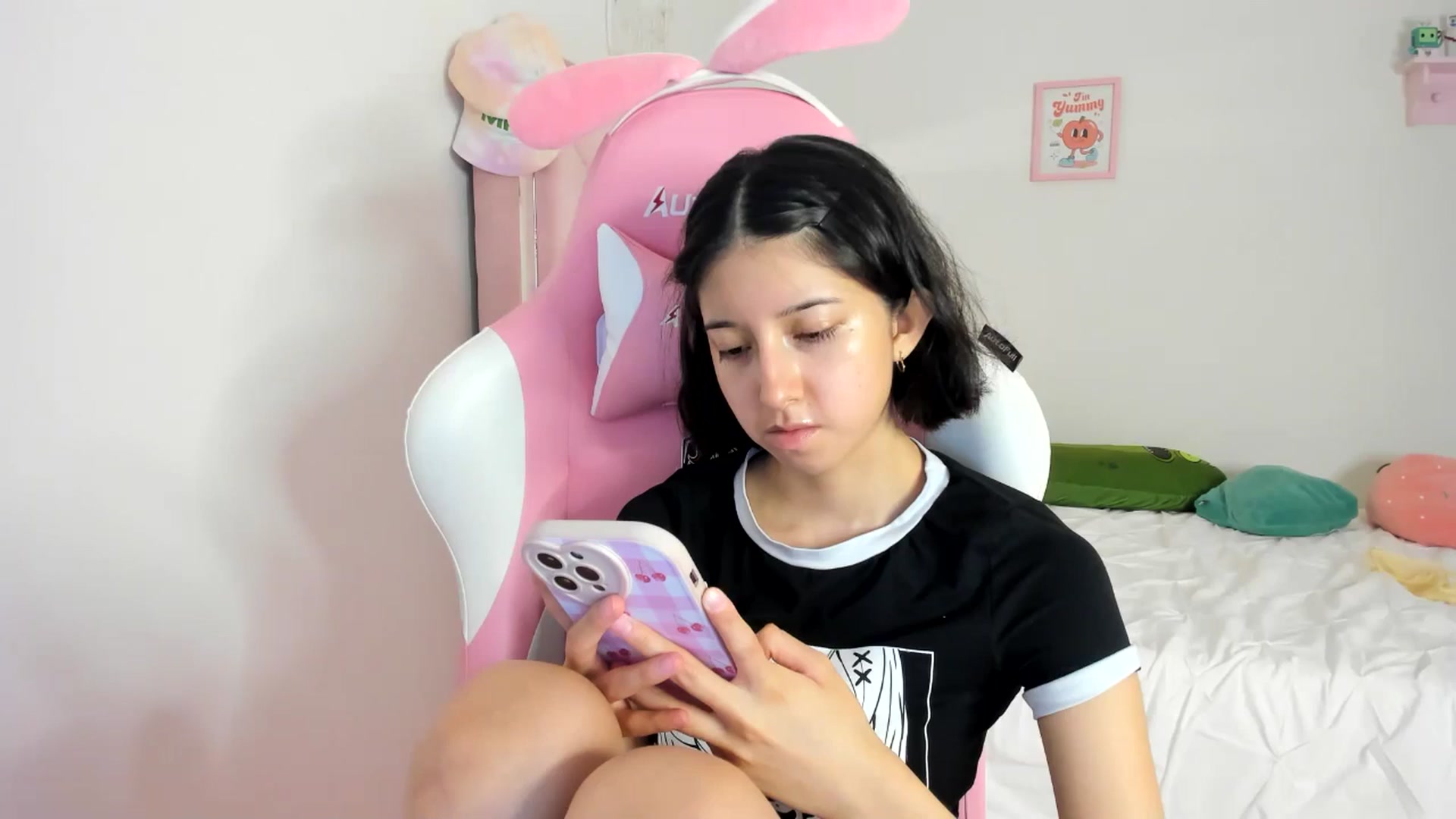 Gallery image thumbnail from Cherrycute666's myfreecams stream on, 06/03/2024, 08:21 image 8 of 20