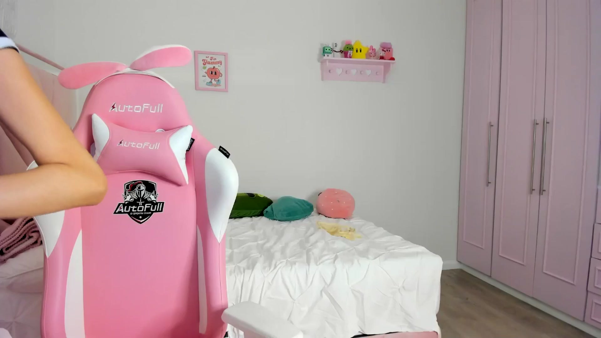 Gallery image thumbnail from Cherrycute666's myfreecams stream on, 06/03/2024, 08:21 image 15 of 20