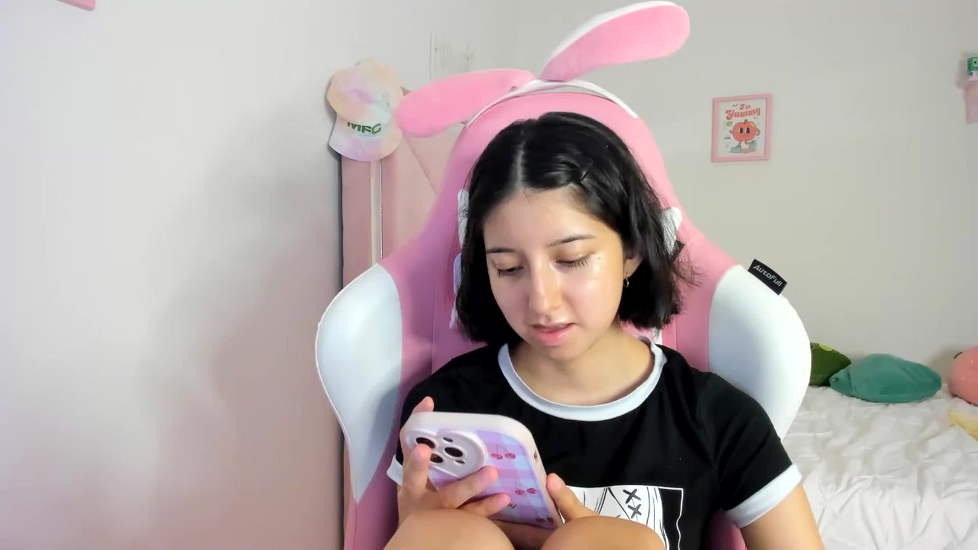 Gallery image thumbnail from Cherrycute666's myfreecams stream on, 06/03/2024, 08:21 image 20 of 20