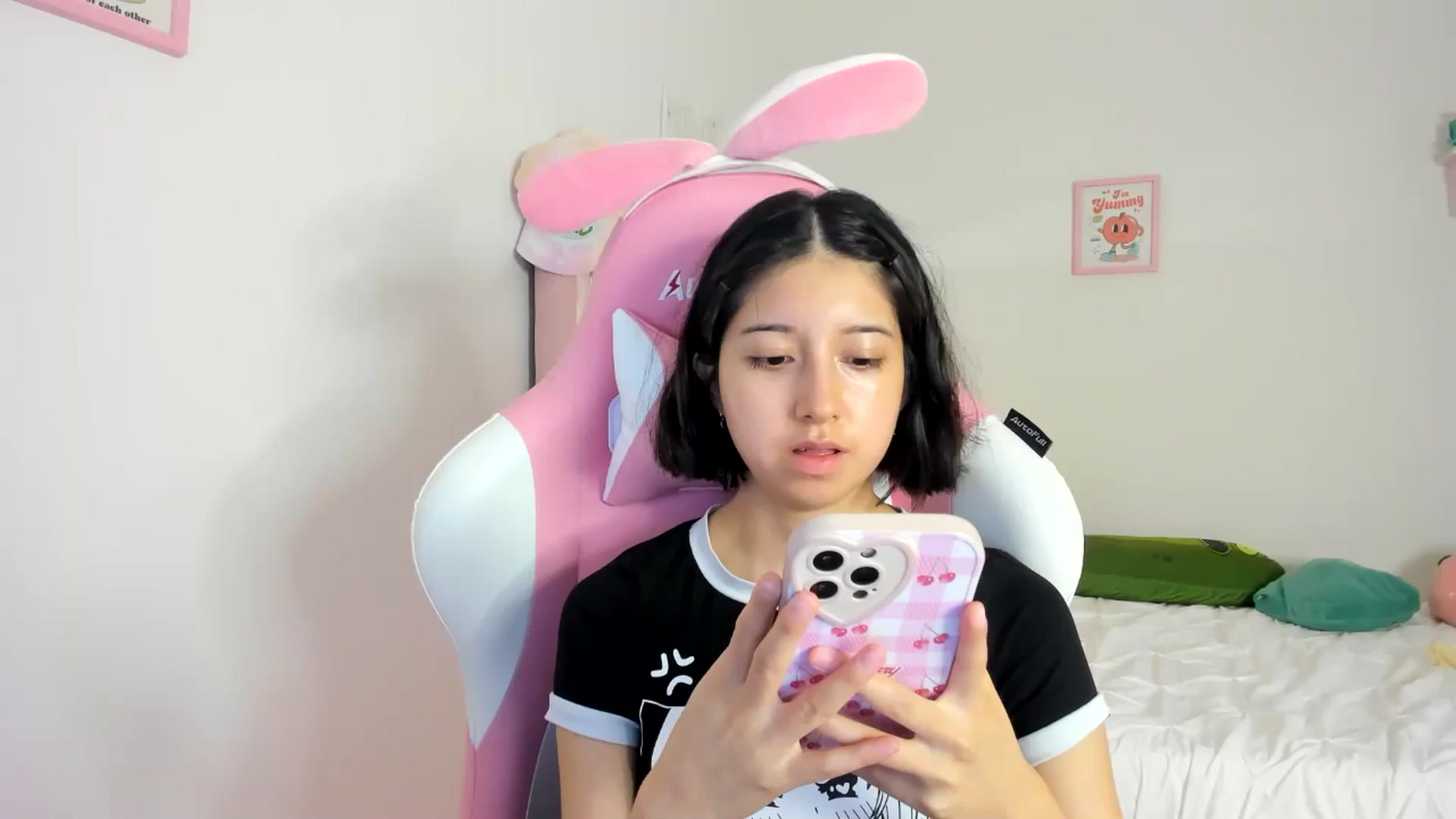 Gallery image thumbnail from Cherrycute666's myfreecams stream on, 06/03/2024, 08:21 image 1 of 20