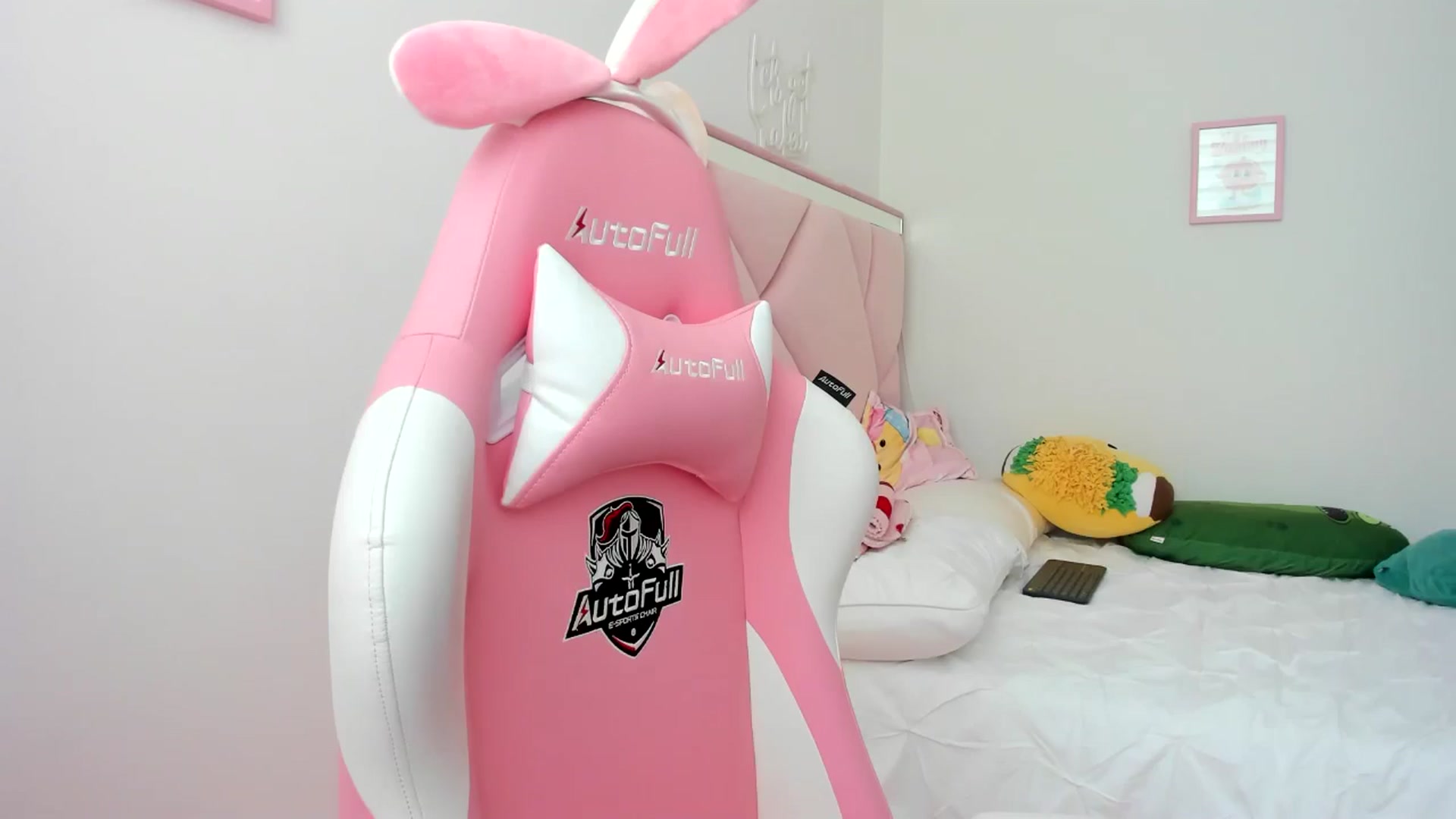 Gallery image thumbnail from Cherrycute666's myfreecams stream on, 06/03/2024, 20:22 image 10 of 20