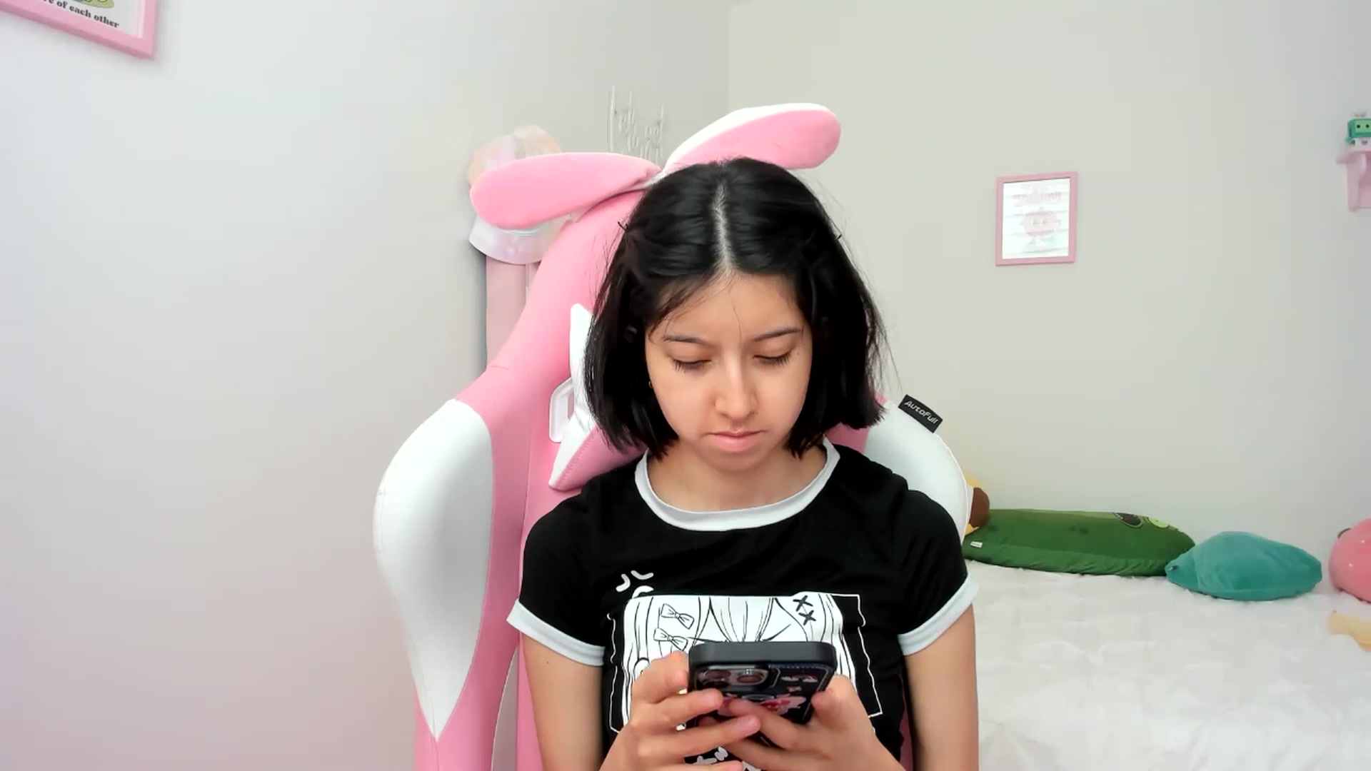 Gallery image thumbnail from Cherrycute666's myfreecams stream on, 06/03/2024, 20:22 image 2 of 20