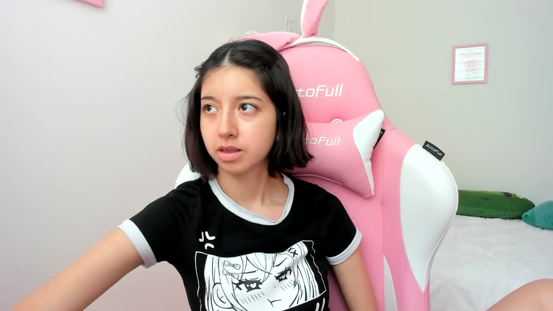 Gallery image thumbnail from Cherrycute666's myfreecams stream on, 06/03/2024, 20:22 image 9 of 20