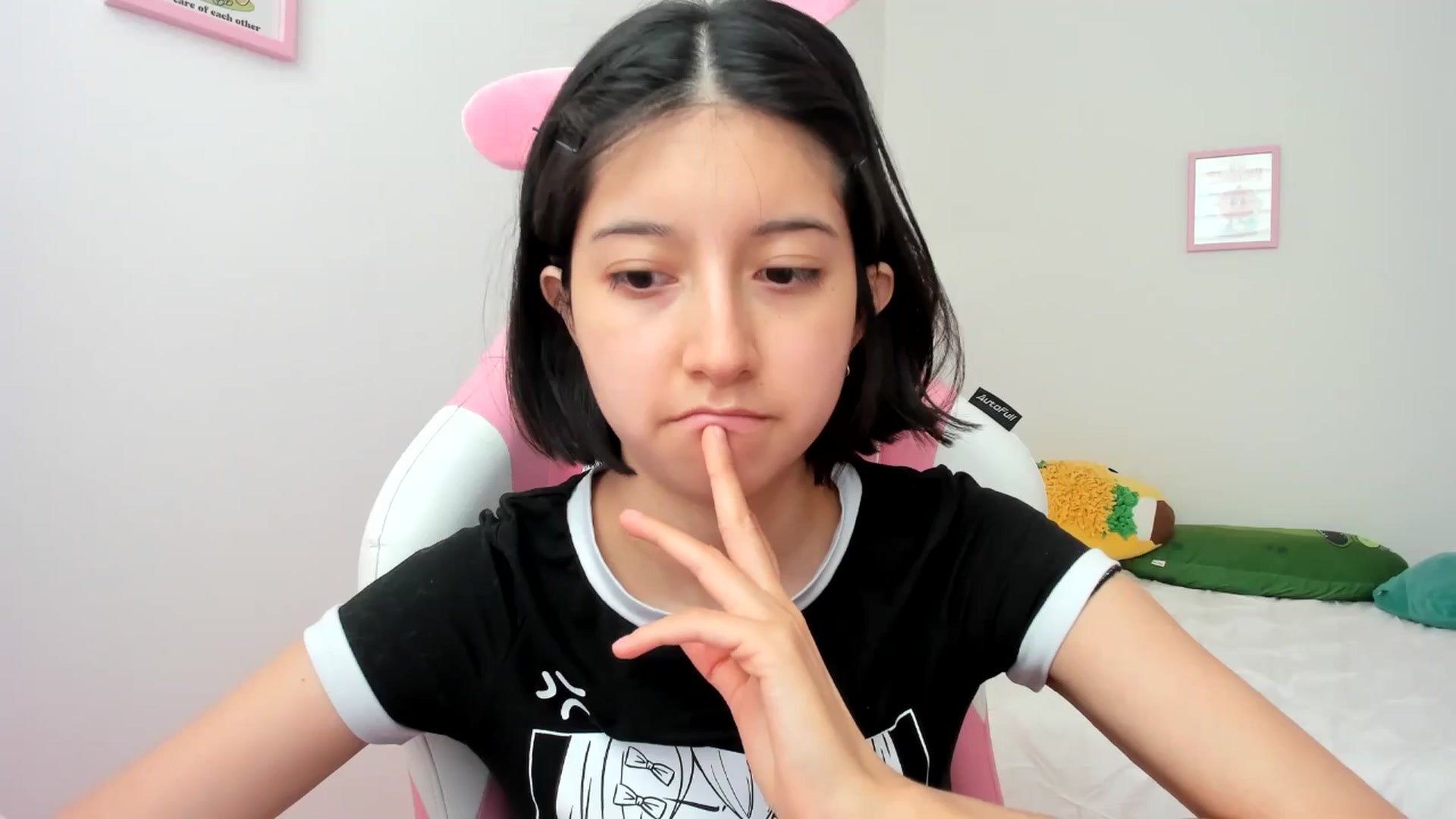Gallery image thumbnail from Cherrycute666's myfreecams stream on, 06/03/2024, 21:35 image 16 of 20