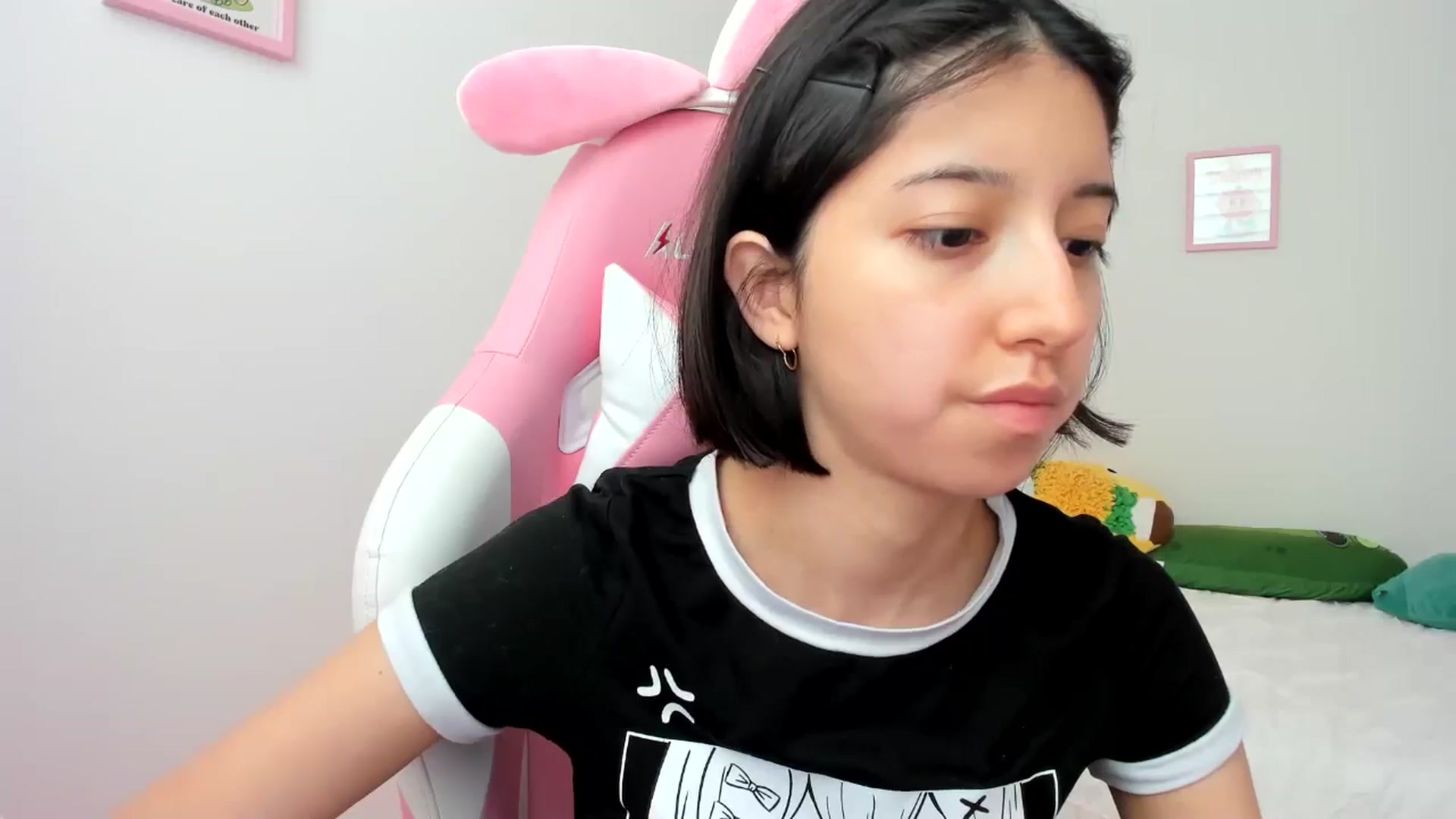 Gallery image thumbnail from Cherrycute666's myfreecams stream on, 06/03/2024, 21:35 image 15 of 20