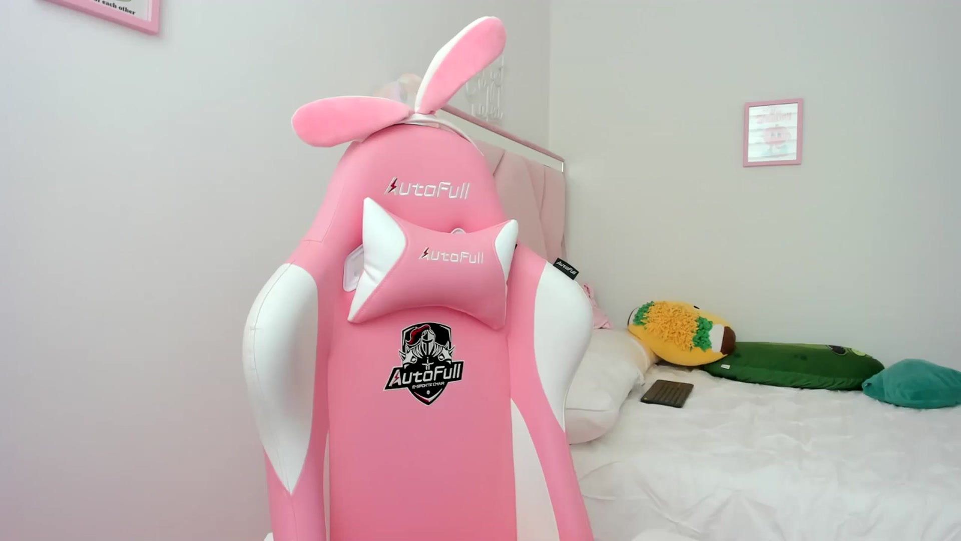 Gallery image thumbnail from Cherrycute666's myfreecams stream on, 06/03/2024, 21:35 image 7 of 20