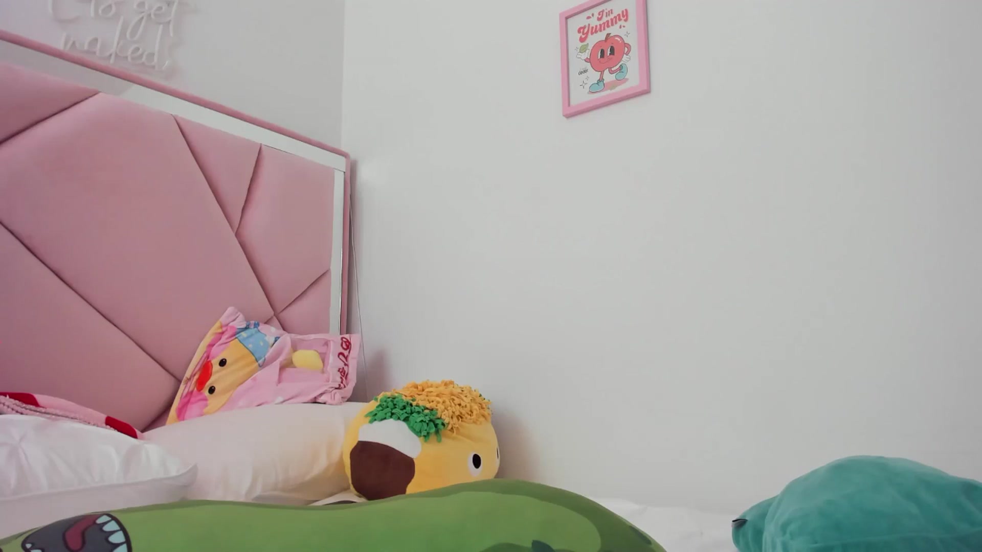 Gallery image thumbnail from Cherrycute666's myfreecams stream on, 06/03/2024, 22:40 image 18 of 20