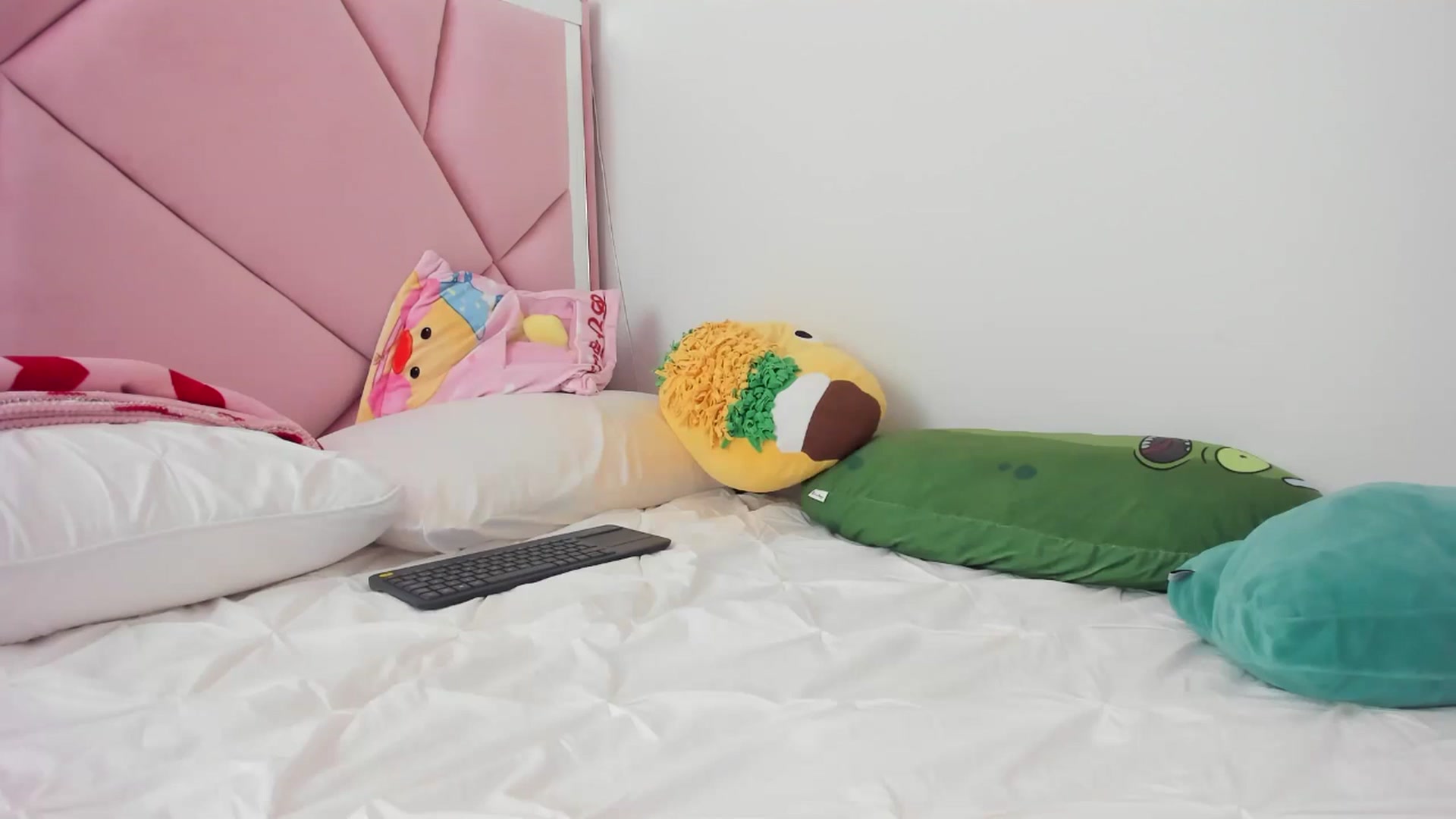 Gallery image thumbnail from Cherrycute666's myfreecams stream on, 06/03/2024, 22:40 image 16 of 20