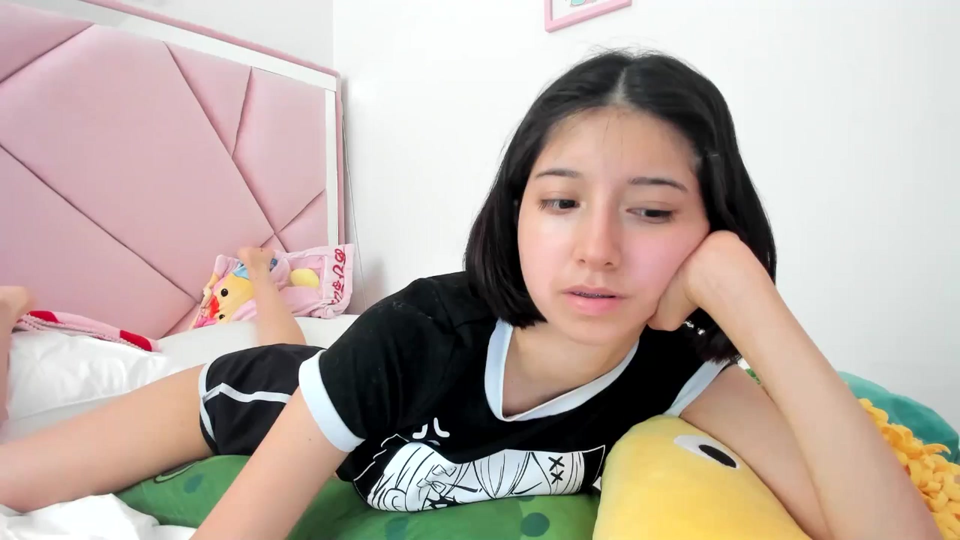 Gallery image thumbnail from Cherrycute666's myfreecams stream on, 06/04/2024, 24:22 image 1 of 20