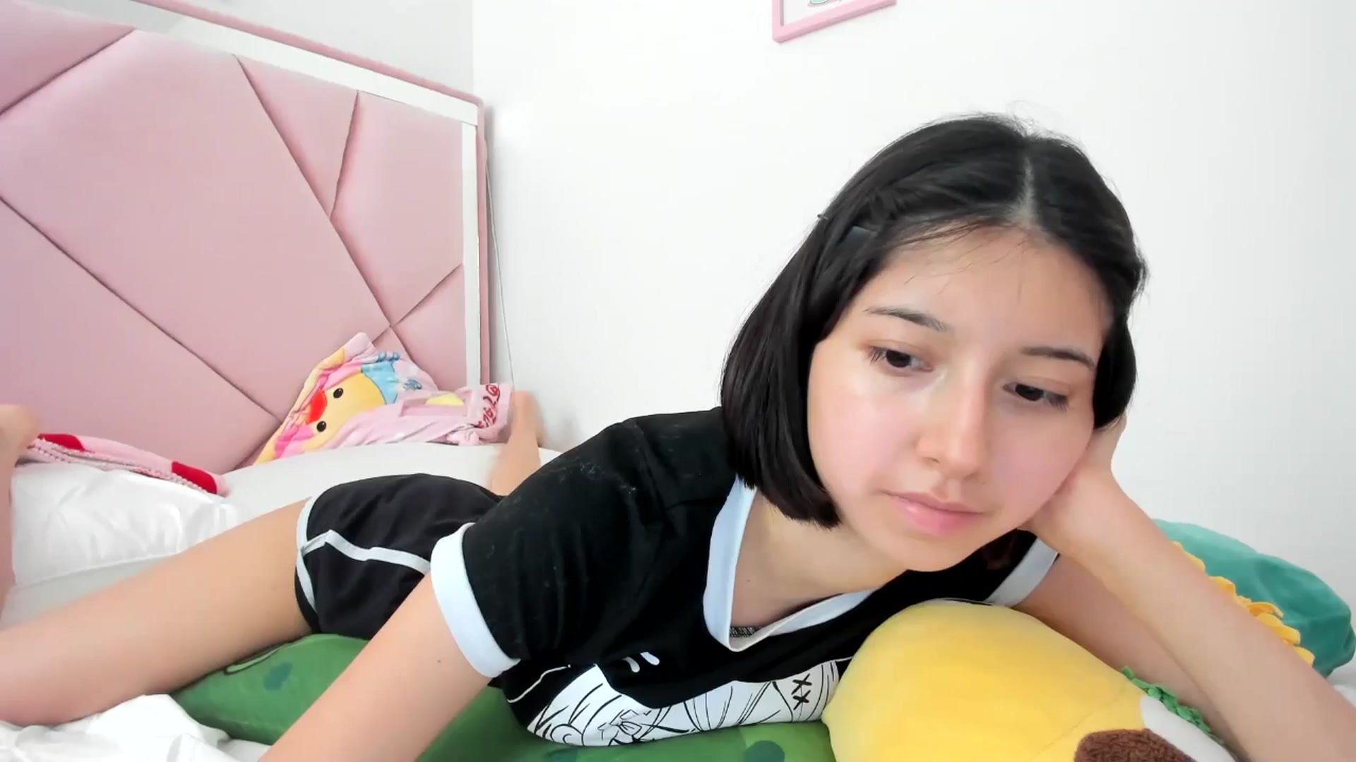 Gallery image thumbnail from Cherrycute666's myfreecams stream on, 06/04/2024, 24:22 image 2 of 20