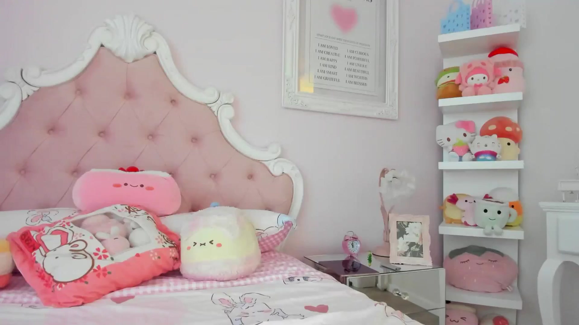 Gallery image thumbnail from Cherrycute666's myfreecams stream on, 06/04/2024, 02:04 image 8 of 20