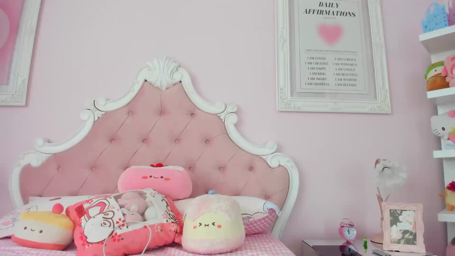 Gallery image thumbnail from Cherrycute666's myfreecams stream on, 06/04/2024, 02:04 image 1 of 20