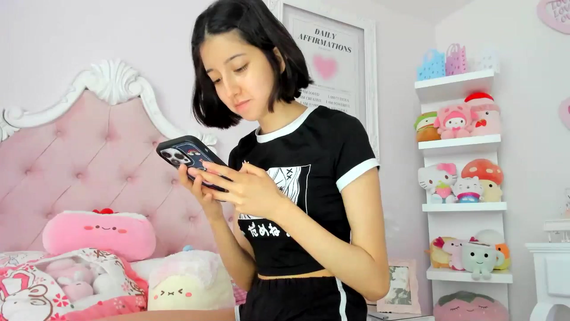 Gallery image thumbnail from Cherrycute666's myfreecams stream on, 06/04/2024, 02:04 image 7 of 20