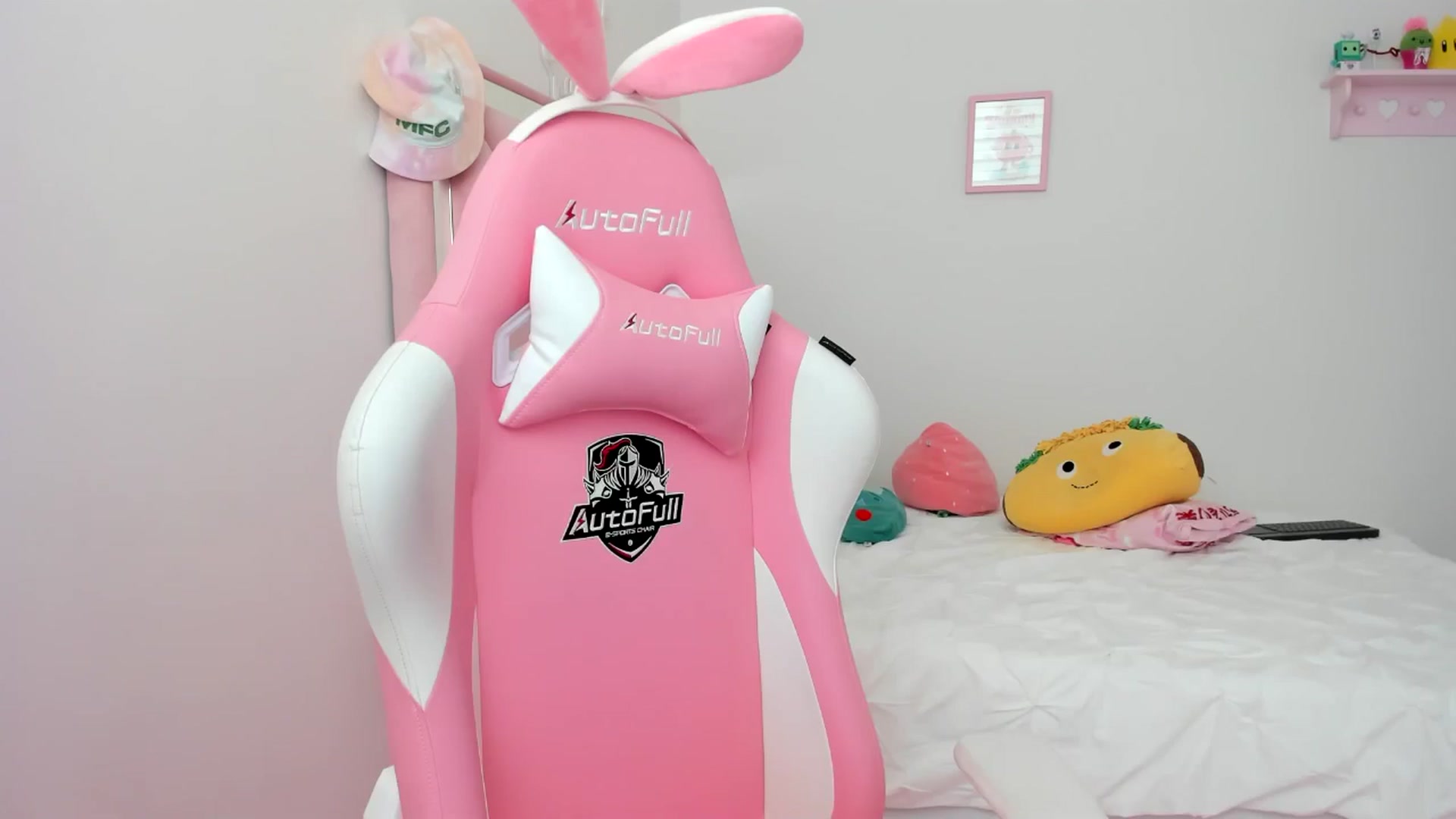 Gallery image thumbnail from Cherrycute666's myfreecams stream on, 06/04/2024, 15:16 image 14 of 20