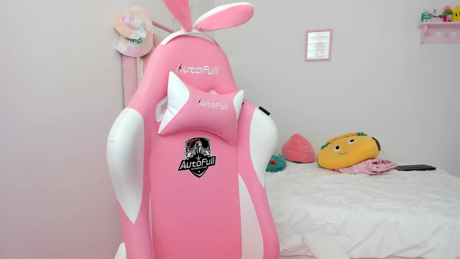 Gallery image thumbnail from Cherrycute666's myfreecams stream on, 06/04/2024, 15:16 image 15 of 20