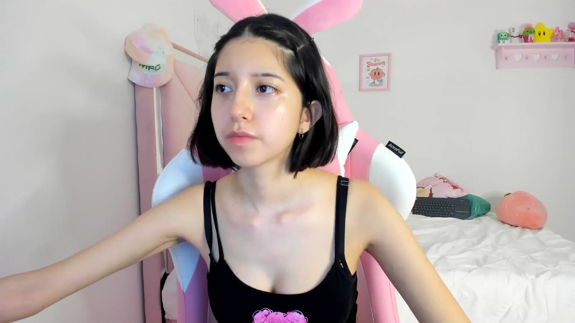Gallery image thumbnail from Cherrycute666's myfreecams stream on, 06/06/2024, 01:10 image 17 of 20