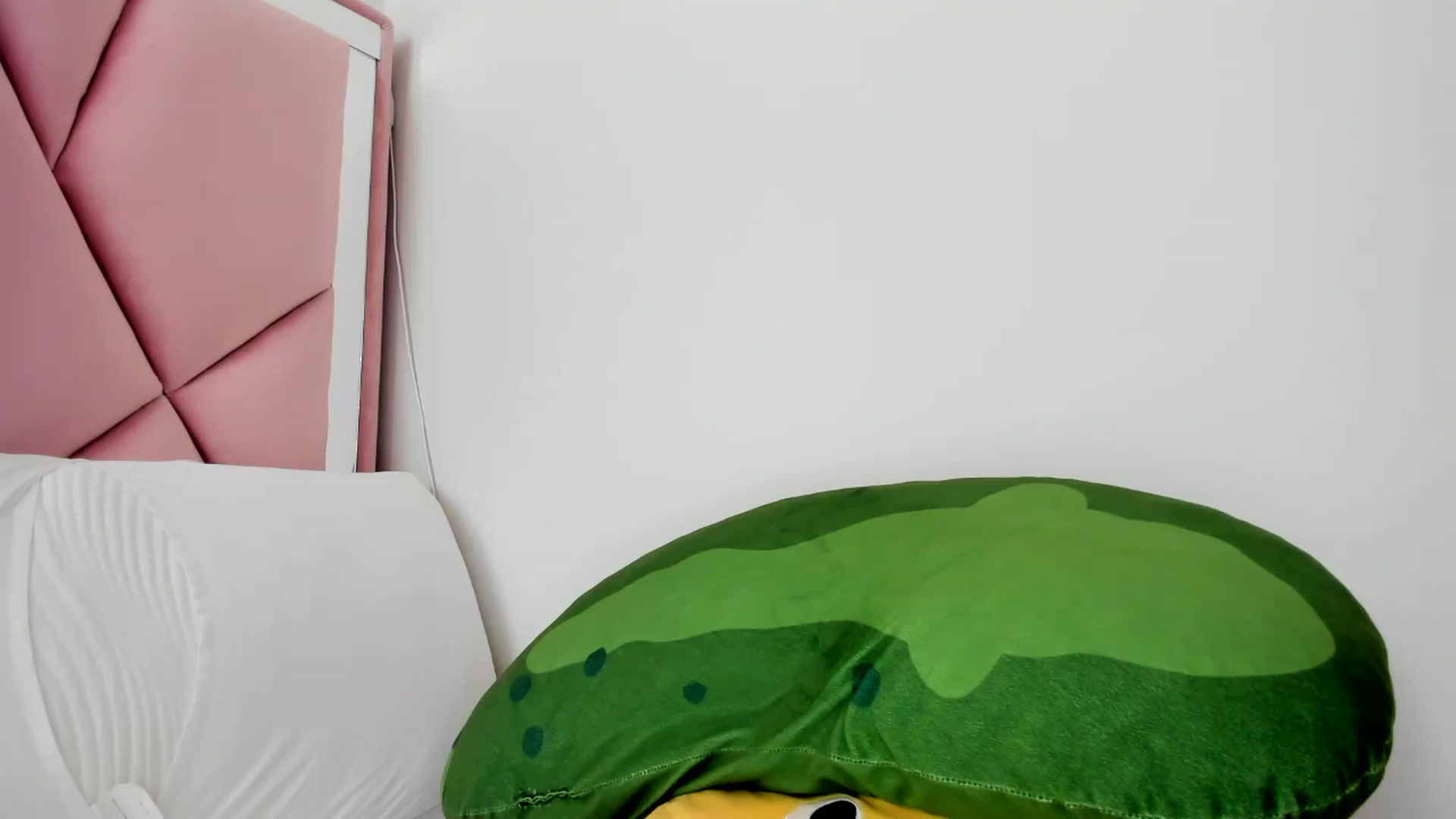 Gallery image thumbnail from Cherrycute666's myfreecams stream on, 06/06/2024, 01:10 image 3 of 20