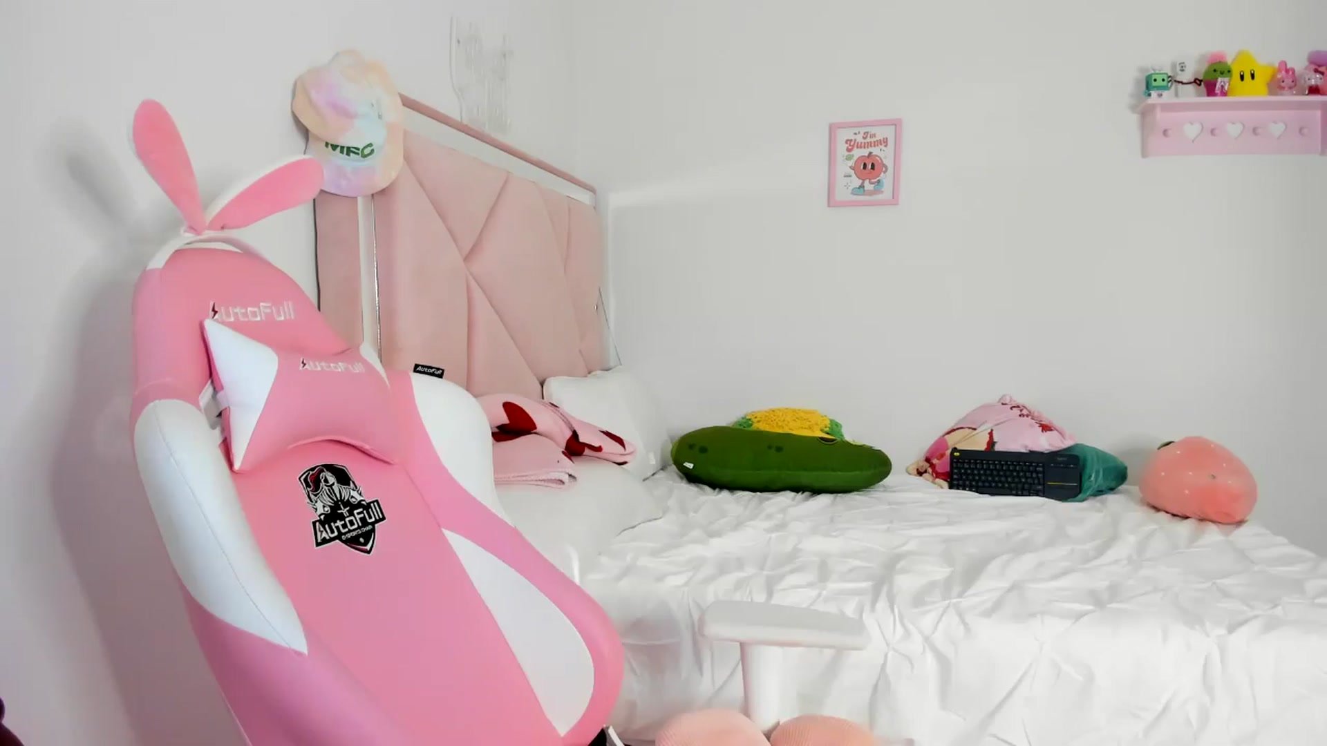 Gallery image thumbnail from Cherrycute666's myfreecams stream on, 06/06/2024, 01:10 image 18 of 20