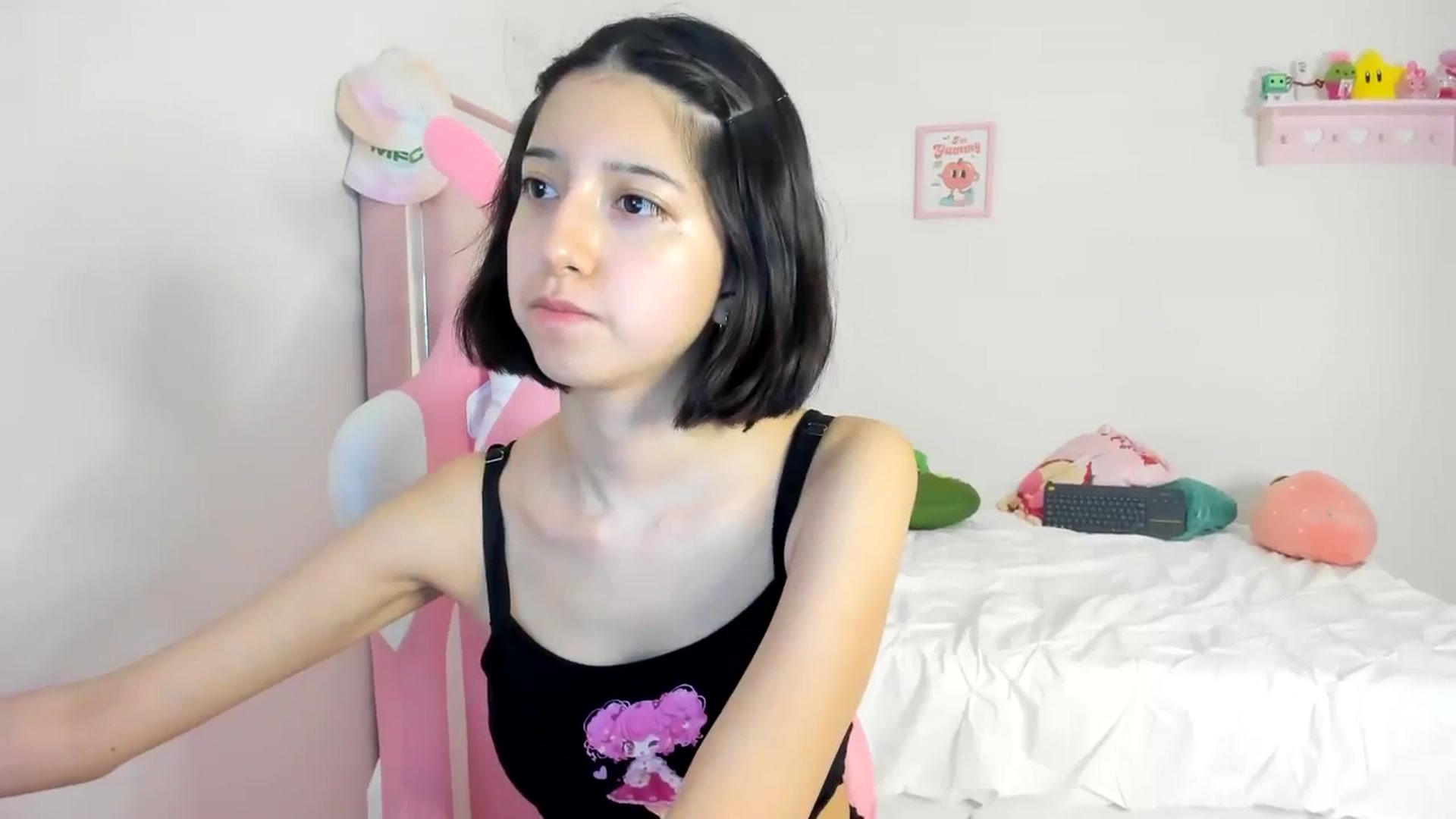 Gallery image thumbnail from Cherrycute666's myfreecams stream on, 06/06/2024, 01:10 image 19 of 20