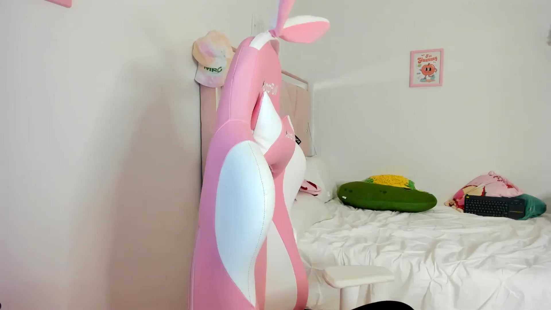Gallery image thumbnail from Cherrycute666's myfreecams stream on, 06/06/2024, 04:59 image 3 of 20