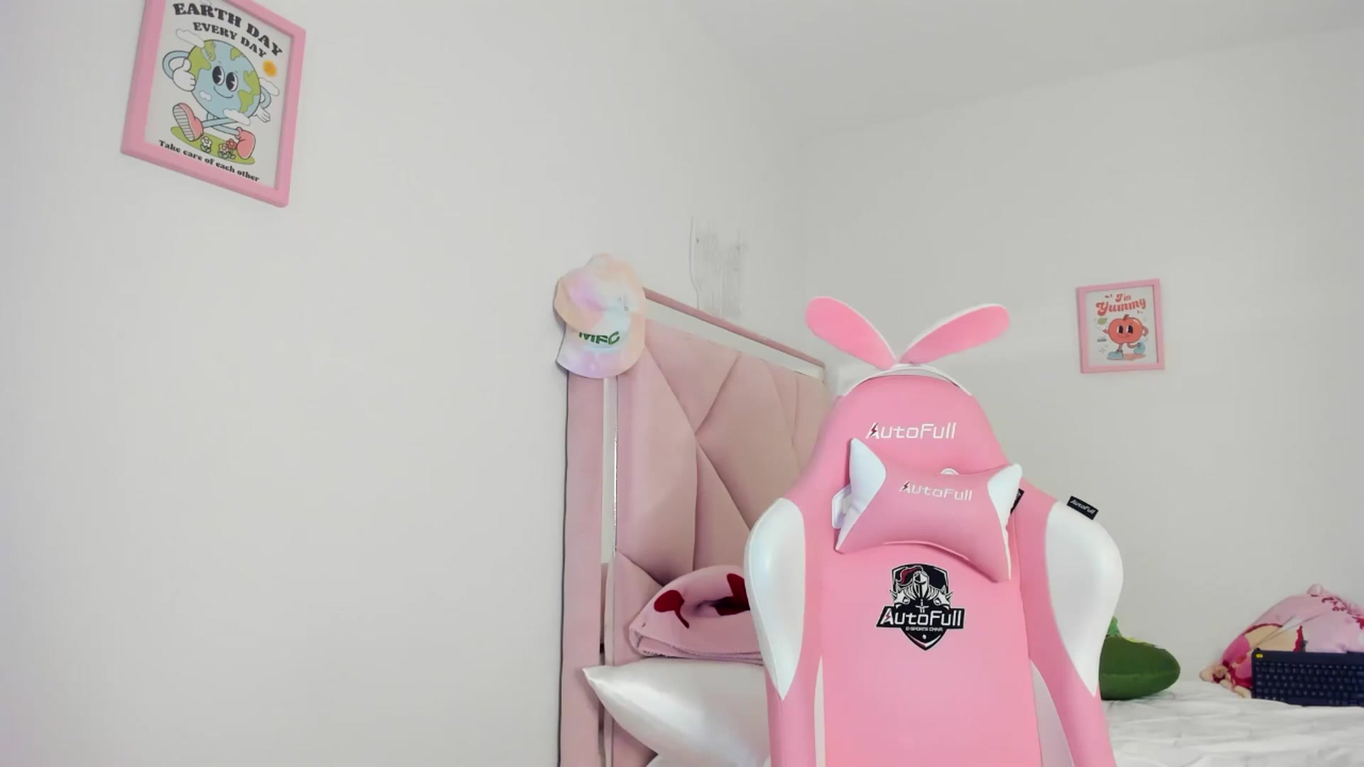 Gallery image thumbnail from Cherrycute666's myfreecams stream on, 06/06/2024, 04:59 image 8 of 20