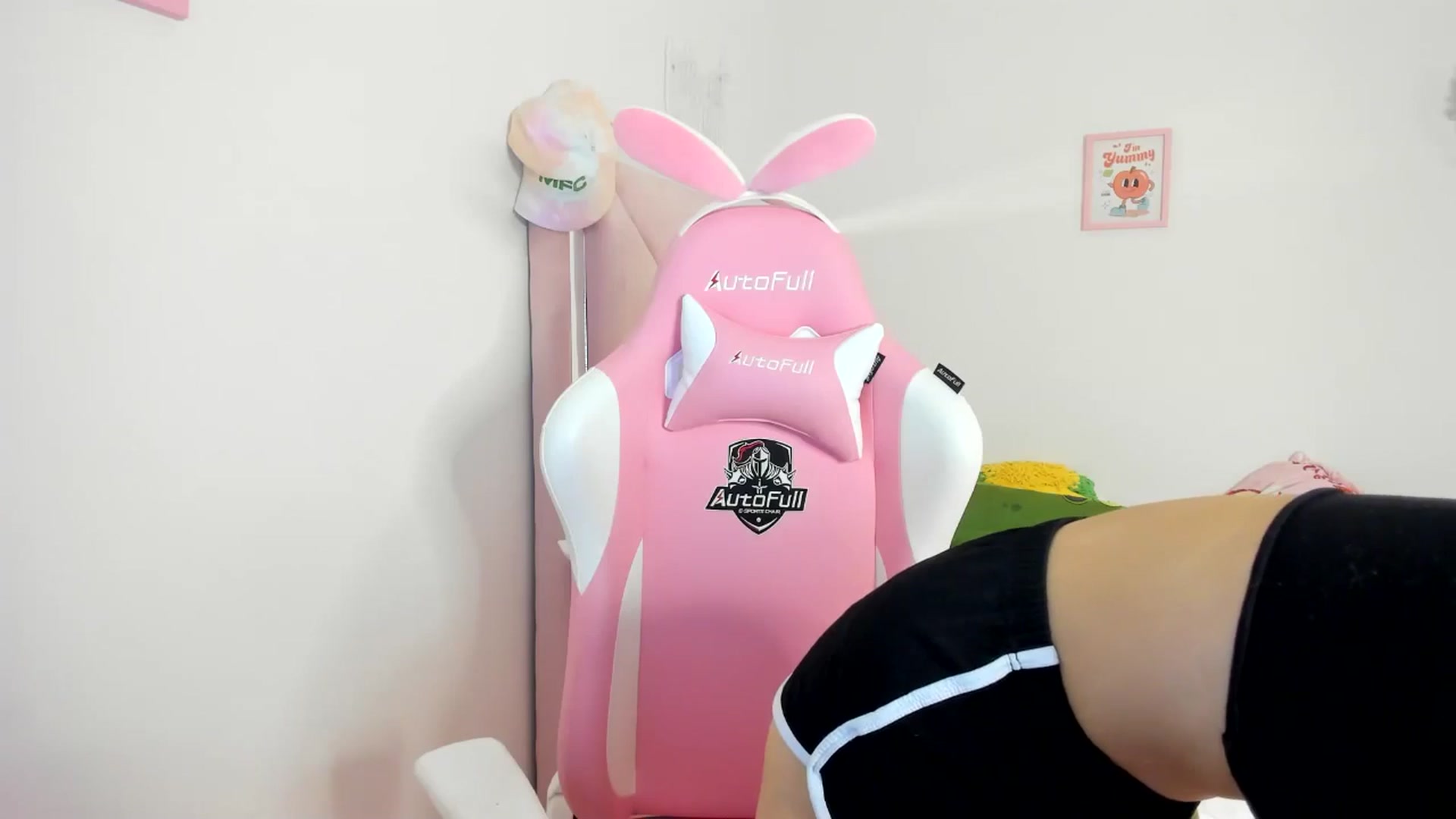 Gallery image thumbnail from Cherrycute666's myfreecams stream on, 06/06/2024, 04:59 image 5 of 20