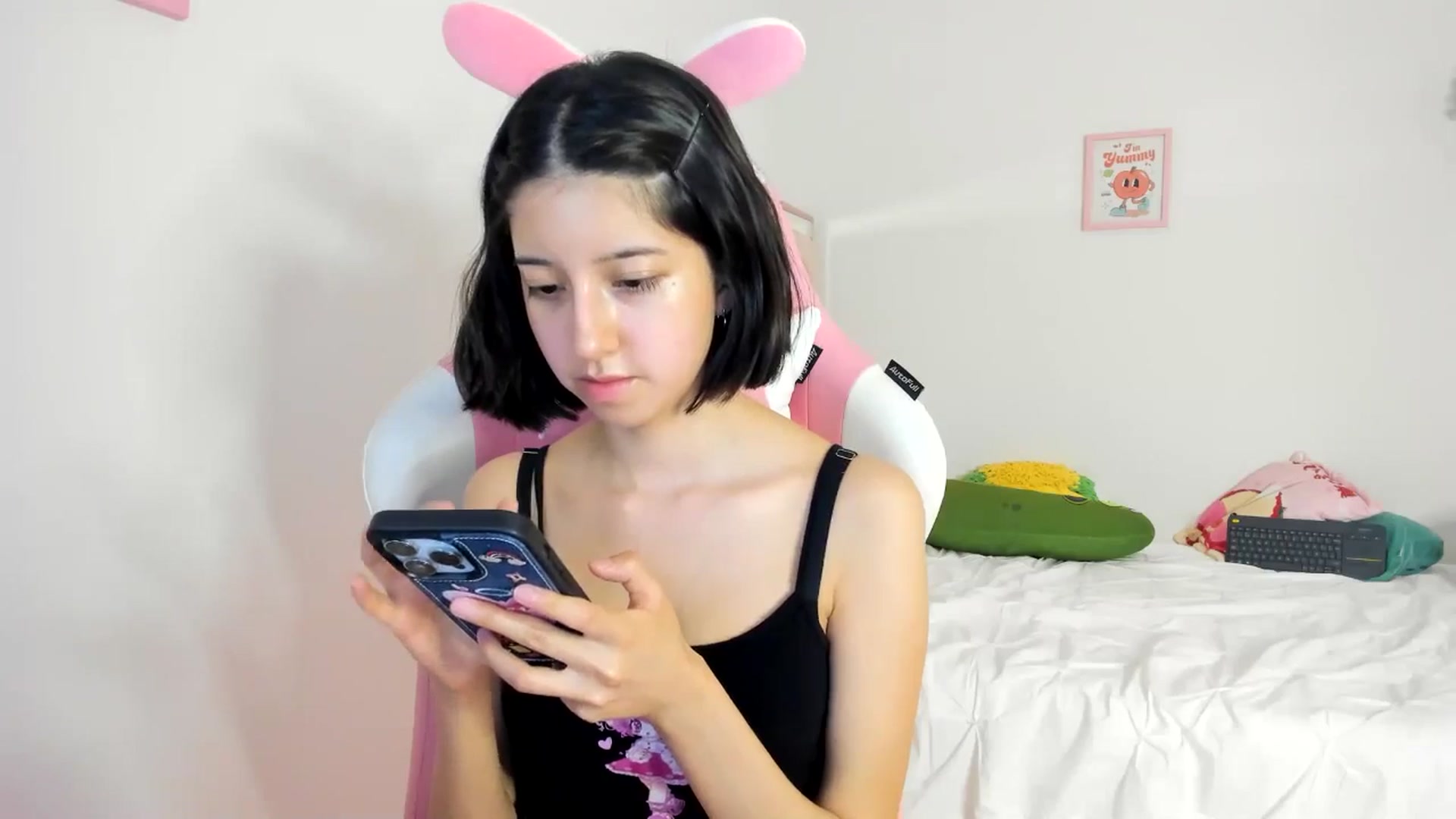 Gallery image thumbnail from Cherrycute666's myfreecams stream on, 06/06/2024, 04:59 image 4 of 20