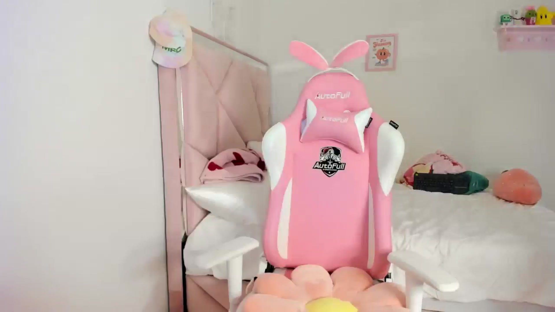 Gallery image thumbnail from Cherrycute666's myfreecams stream on, 06/06/2024, 08:53 image 4 of 20