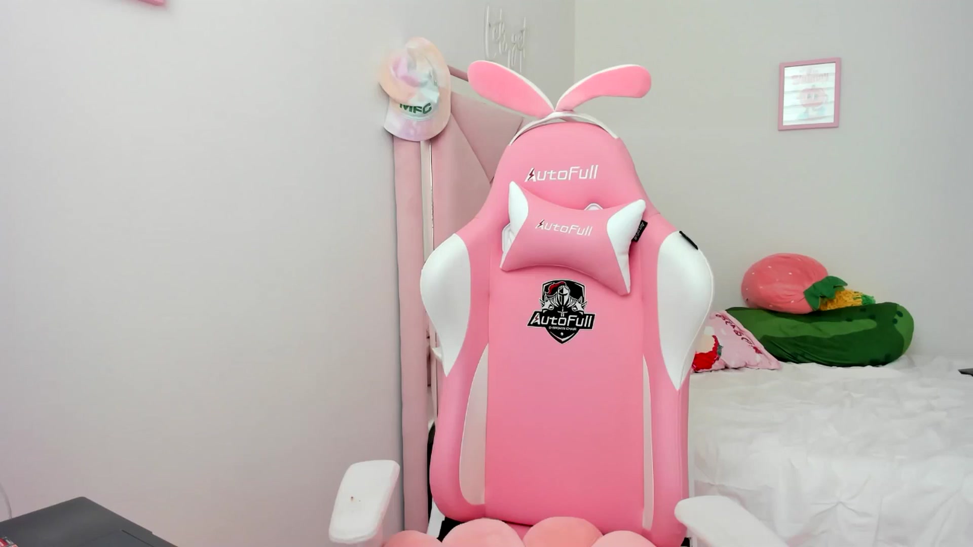 Gallery image thumbnail from Cherrycute666's myfreecams stream on, 06/07/2024, 23:17 image 14 of 20