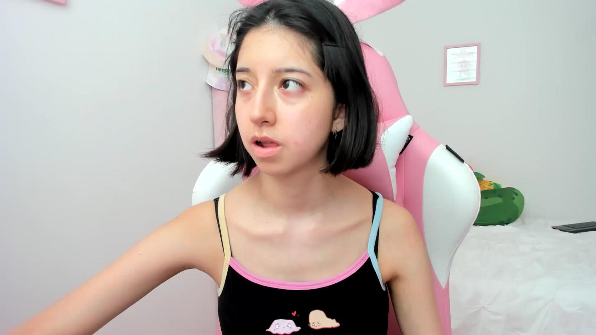 Gallery image thumbnail from Cherrycute666's myfreecams stream on, 06/07/2024, 23:17 image 3 of 20