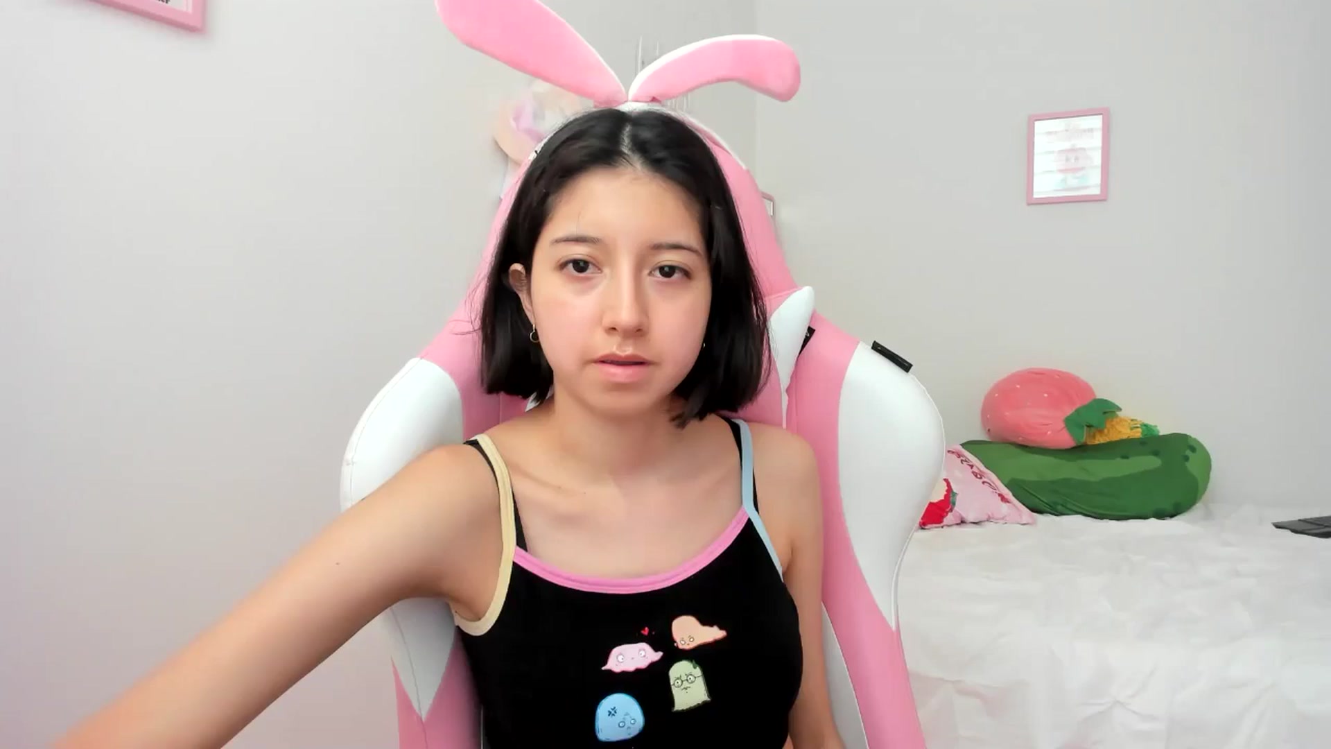 Gallery image thumbnail from Cherrycute666's myfreecams stream on, 06/07/2024, 23:17 image 12 of 20