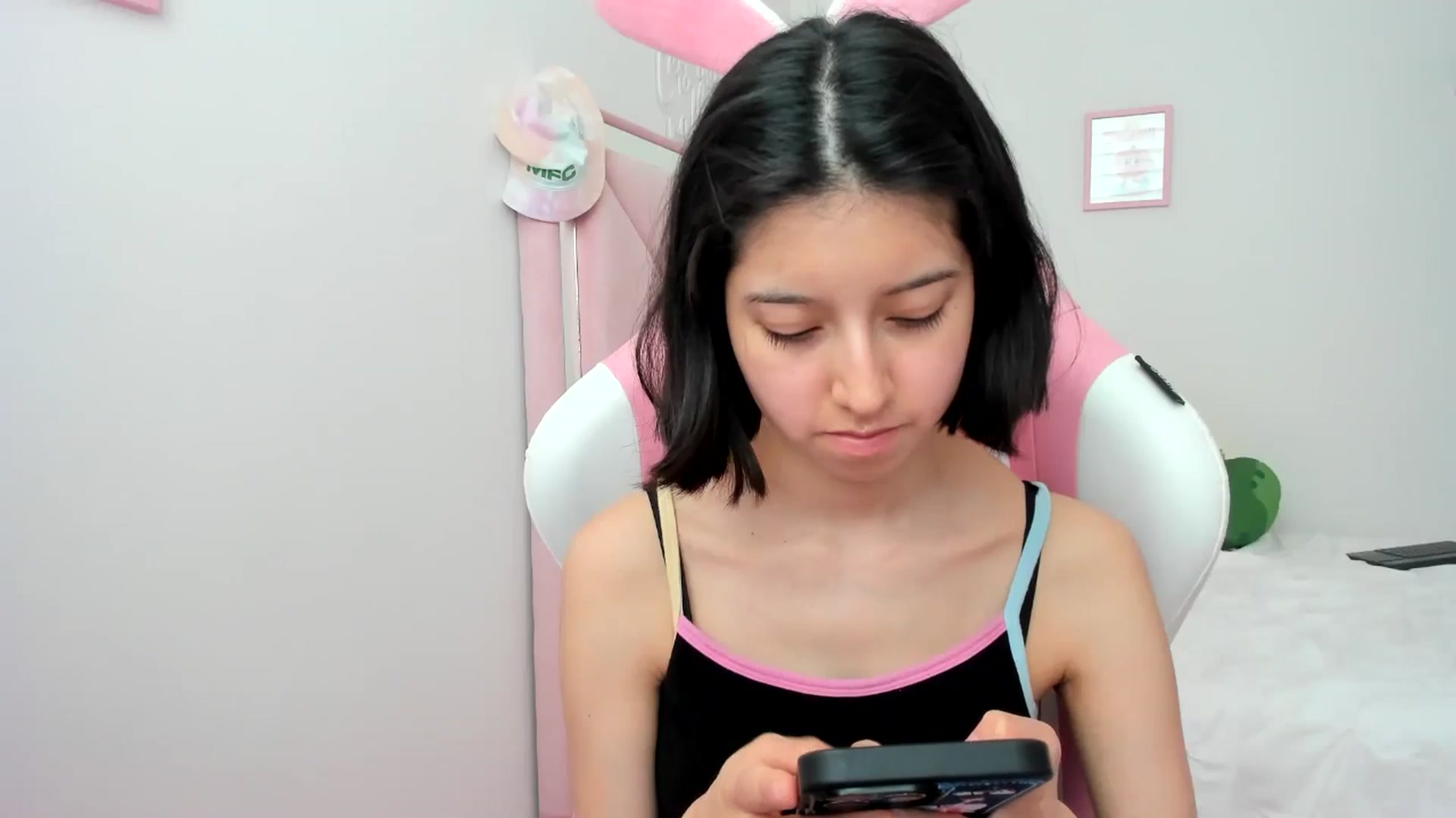 Gallery image thumbnail from Cherrycute666's myfreecams stream on, 06/07/2024, 23:17 image 4 of 20