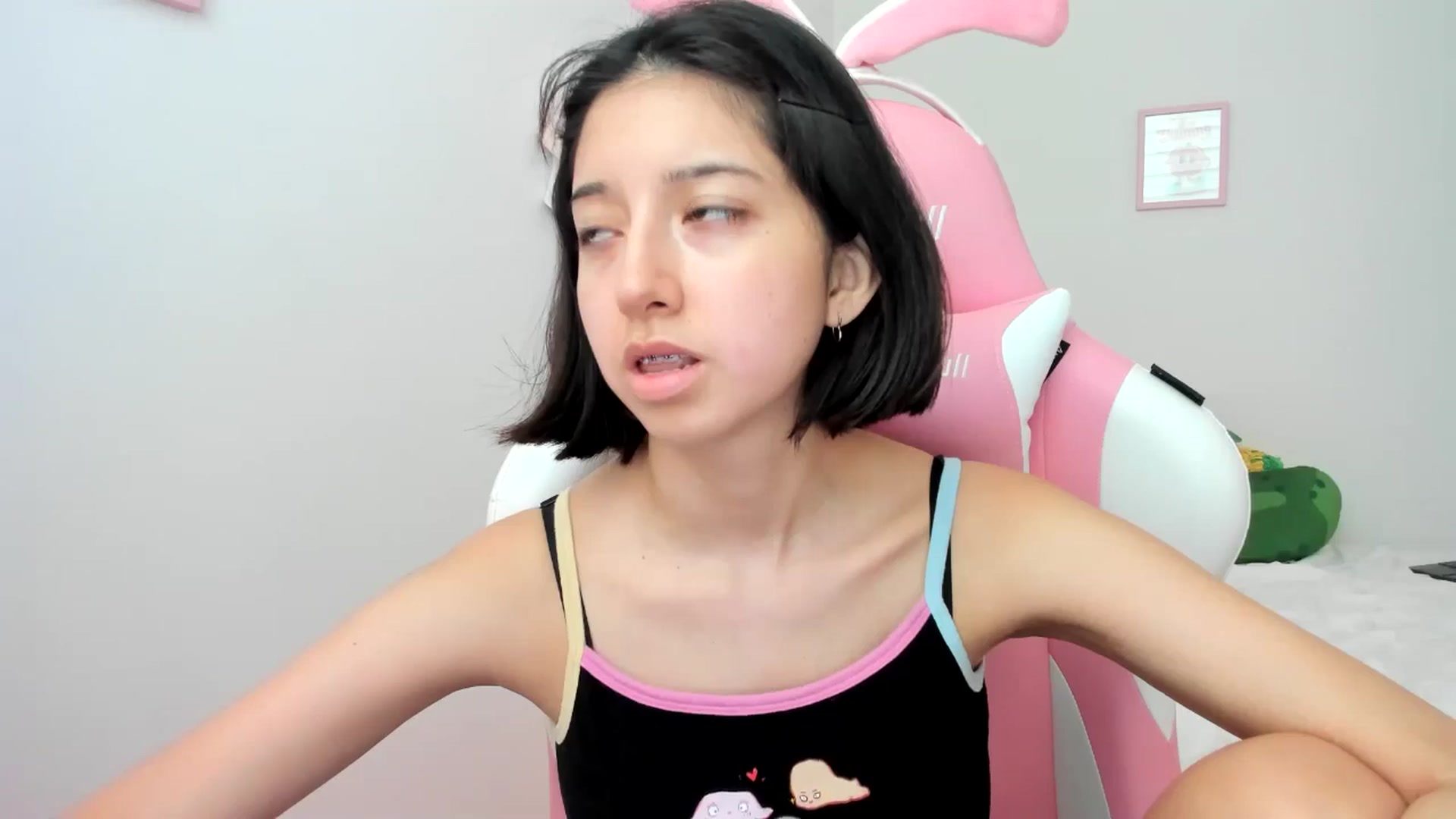 Gallery image thumbnail from Cherrycute666's myfreecams stream on, 06/07/2024, 23:17 image 17 of 20