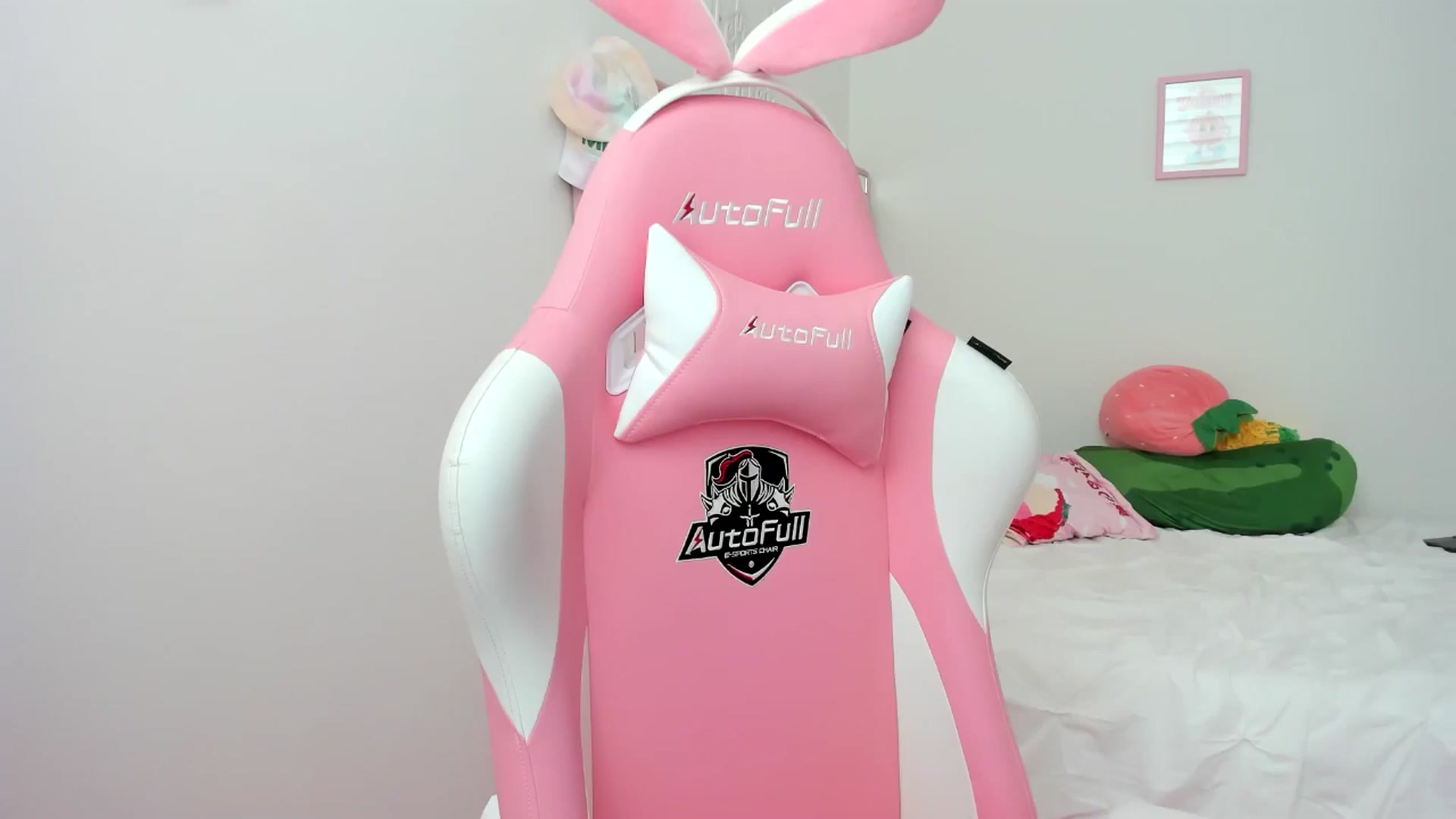 Gallery image thumbnail from Cherrycute666's myfreecams stream on, 06/07/2024, 23:17 image 6 of 20