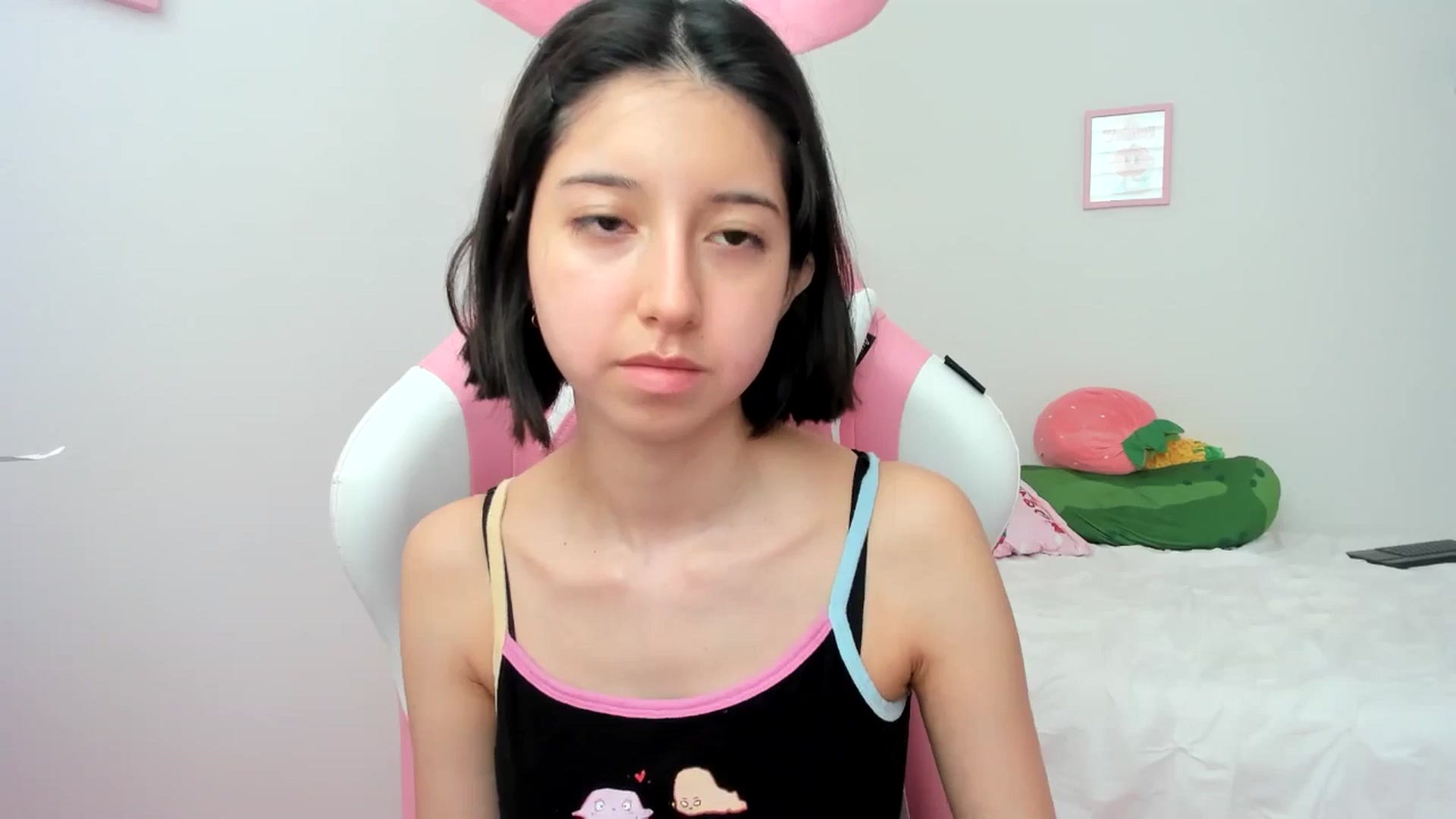 Gallery image thumbnail from Cherrycute666's myfreecams stream on, 06/07/2024, 23:17 image 2 of 20