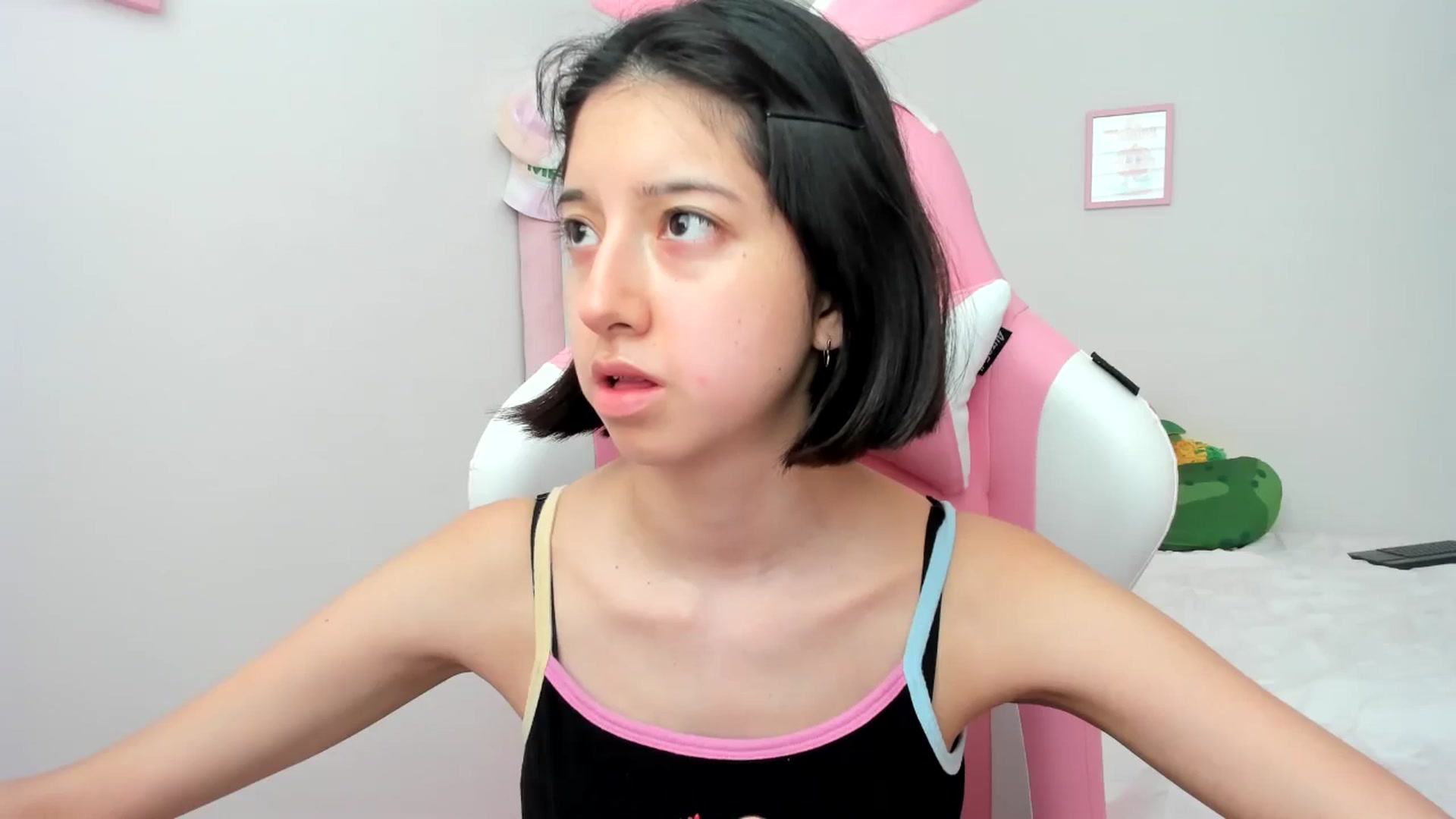Gallery image thumbnail from Cherrycute666's myfreecams stream on, 06/07/2024, 23:17 image 5 of 20