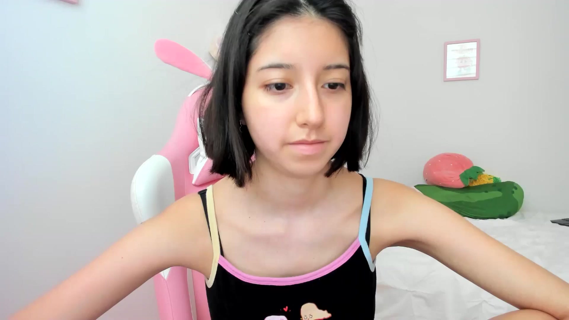 Gallery image thumbnail from Cherrycute666's myfreecams stream on, 06/07/2024, 23:17 image 16 of 20