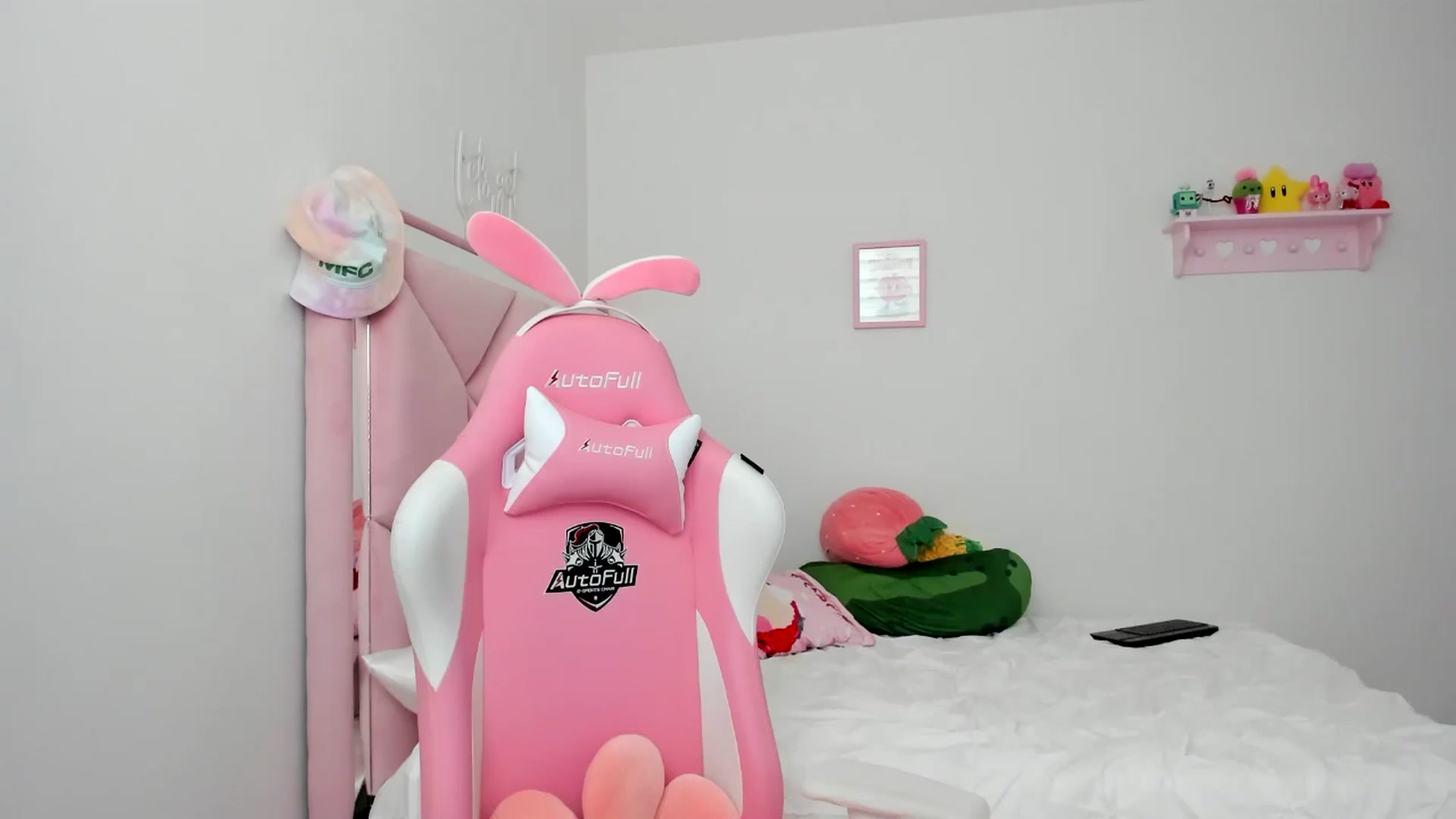 Gallery image thumbnail from Cherrycute666's myfreecams stream on, 06/07/2024, 23:17 image 18 of 20